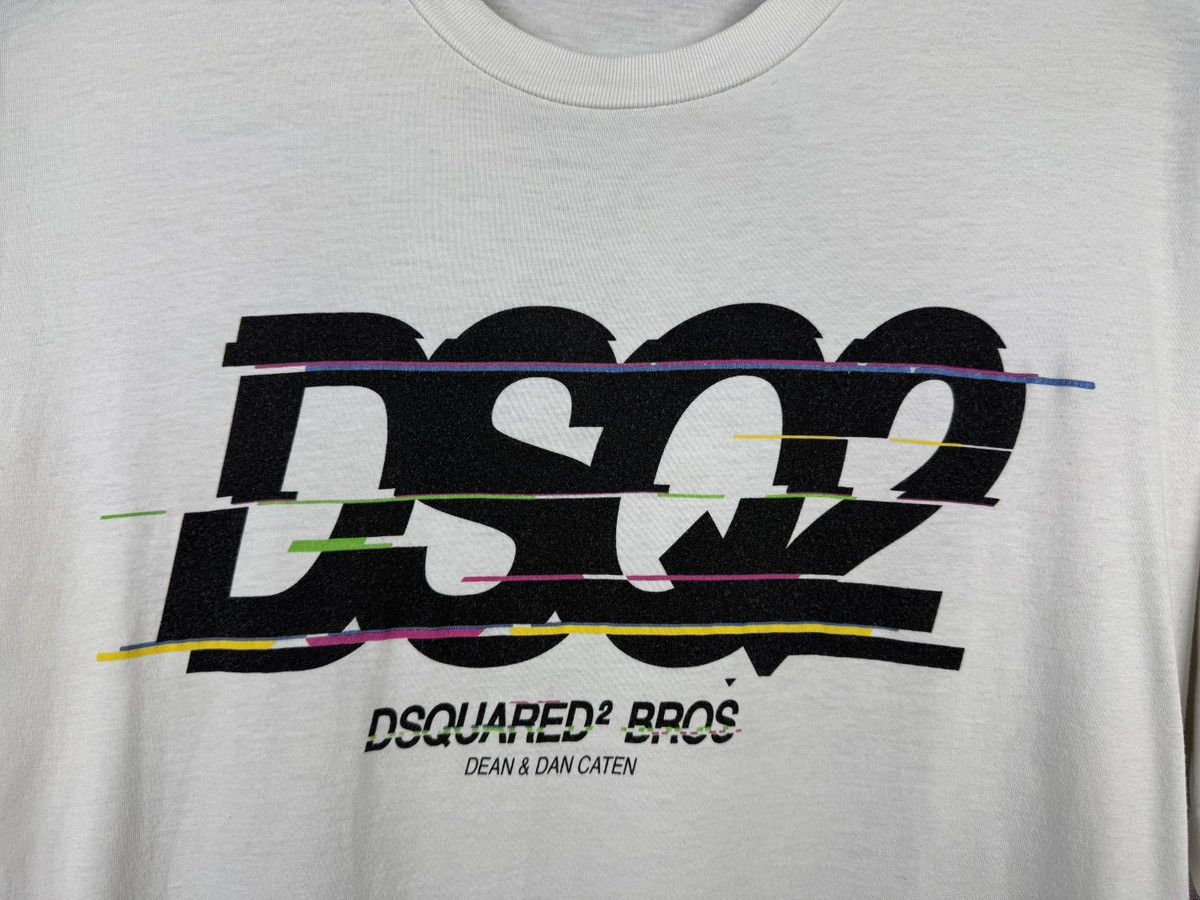 Dsquared2 Dsquared2 “DSQ2” Graphic Logo T-Shirt – White Size XL Size US XL / EU 56 / 4 - 5 Thumbnail