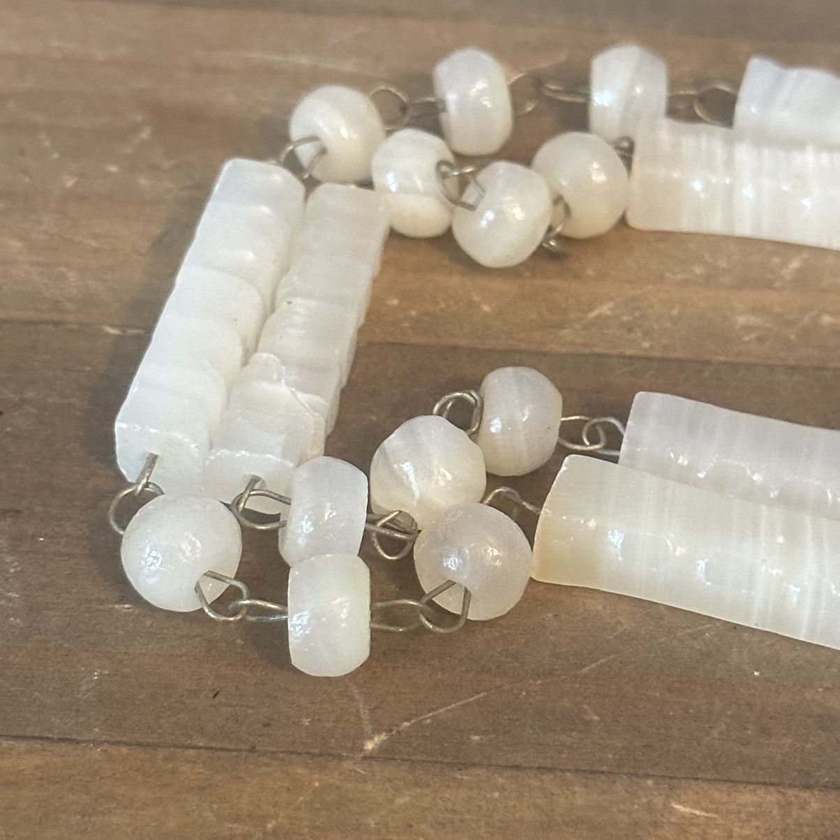 Vintage Vintage white quartz and etched sun shell pendant necklace Size ONE SIZE - 6 Thumbnail