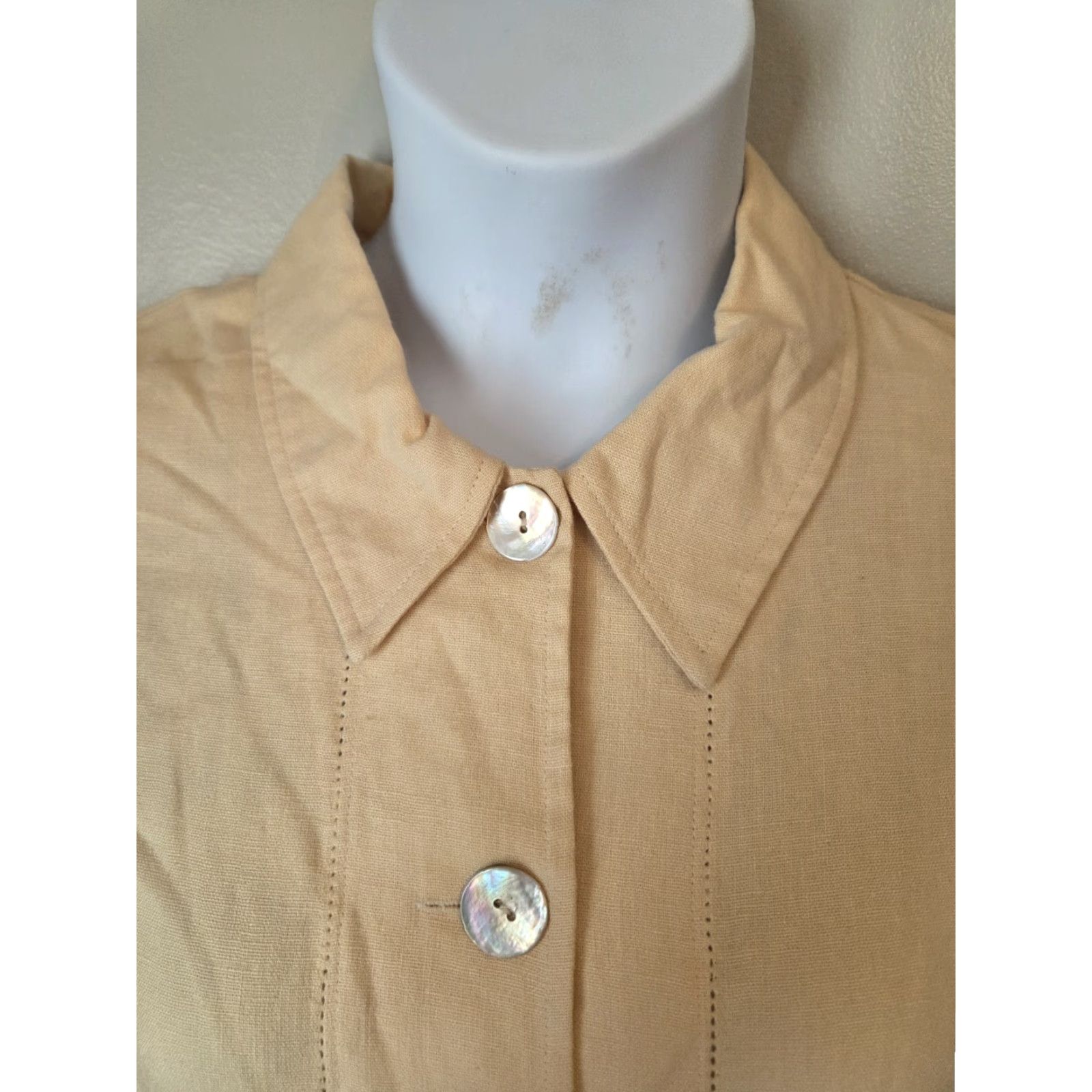Talbots VINTAGE Talbots Beige Linen Blend Button-Up Shirt Top Petites Sz L 90s Womens Shirt Size L / US 10 / IT 46 - 2 Thumbnail