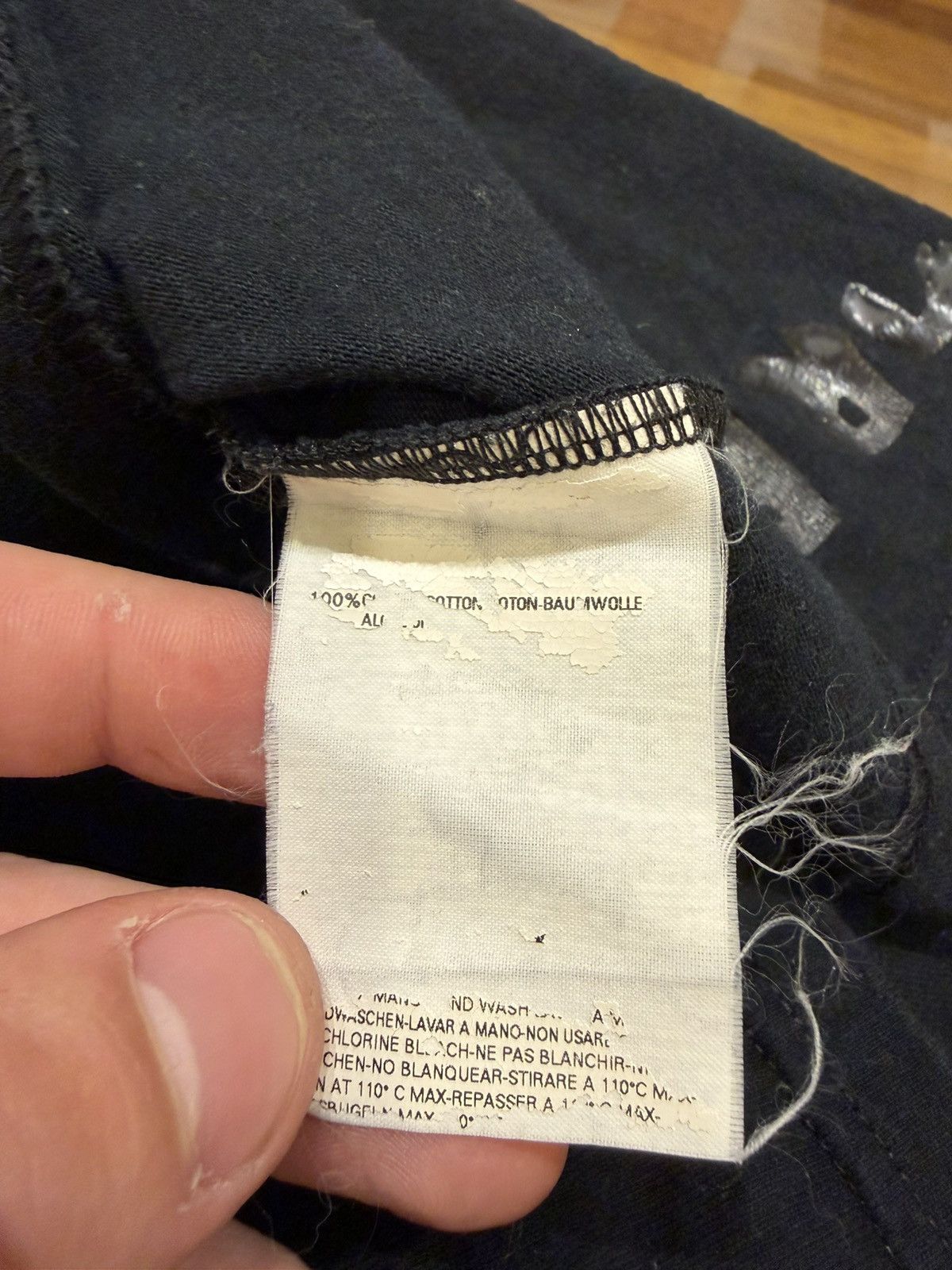 Maison Margiela Maison Margiela A/W11 Aids Awareness Tee - Black Size US S / EU 44-46 / 1 - 3 Thumbnail