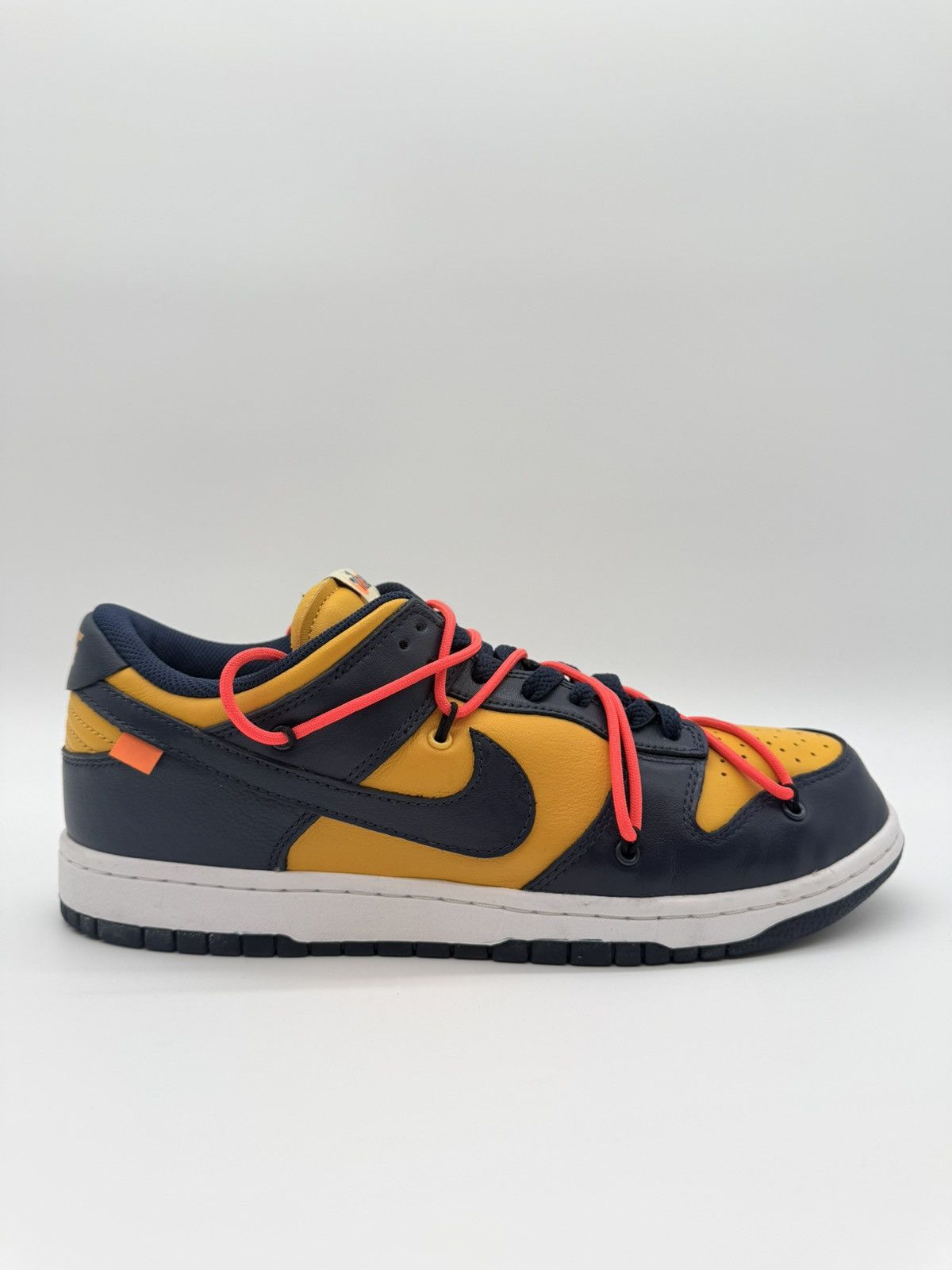 Nike × Off-White Nike Dunk Low Off-White University Gold EU 44,5 Size US 10.5 / EU 43-44 - 1 Thumbnail