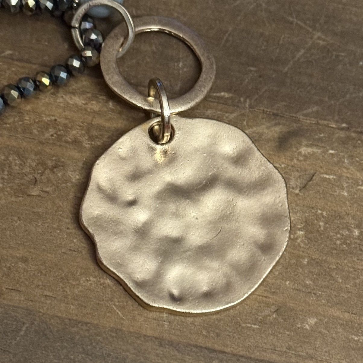 Other Long iridescent bead hammered pendant necklace Size ONE SIZE - 3 Thumbnail
