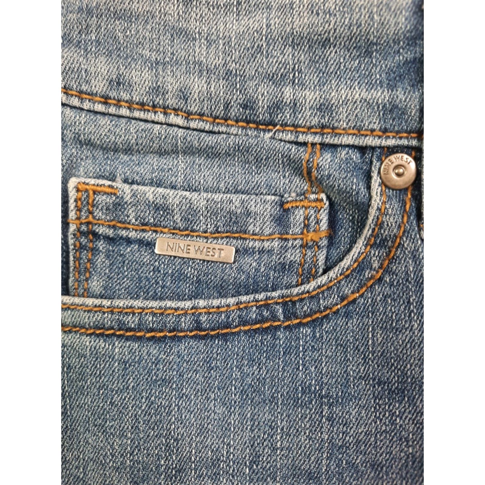 Nine West NINE WEST Chrystie Stretch Denim Capri Womens 4 Jeans Capri Cotton Blend Diana Denim Light 27 22 Inseam 8.5 27-28 Waist Womens Size ONE SIZE - 6 Thumbnail