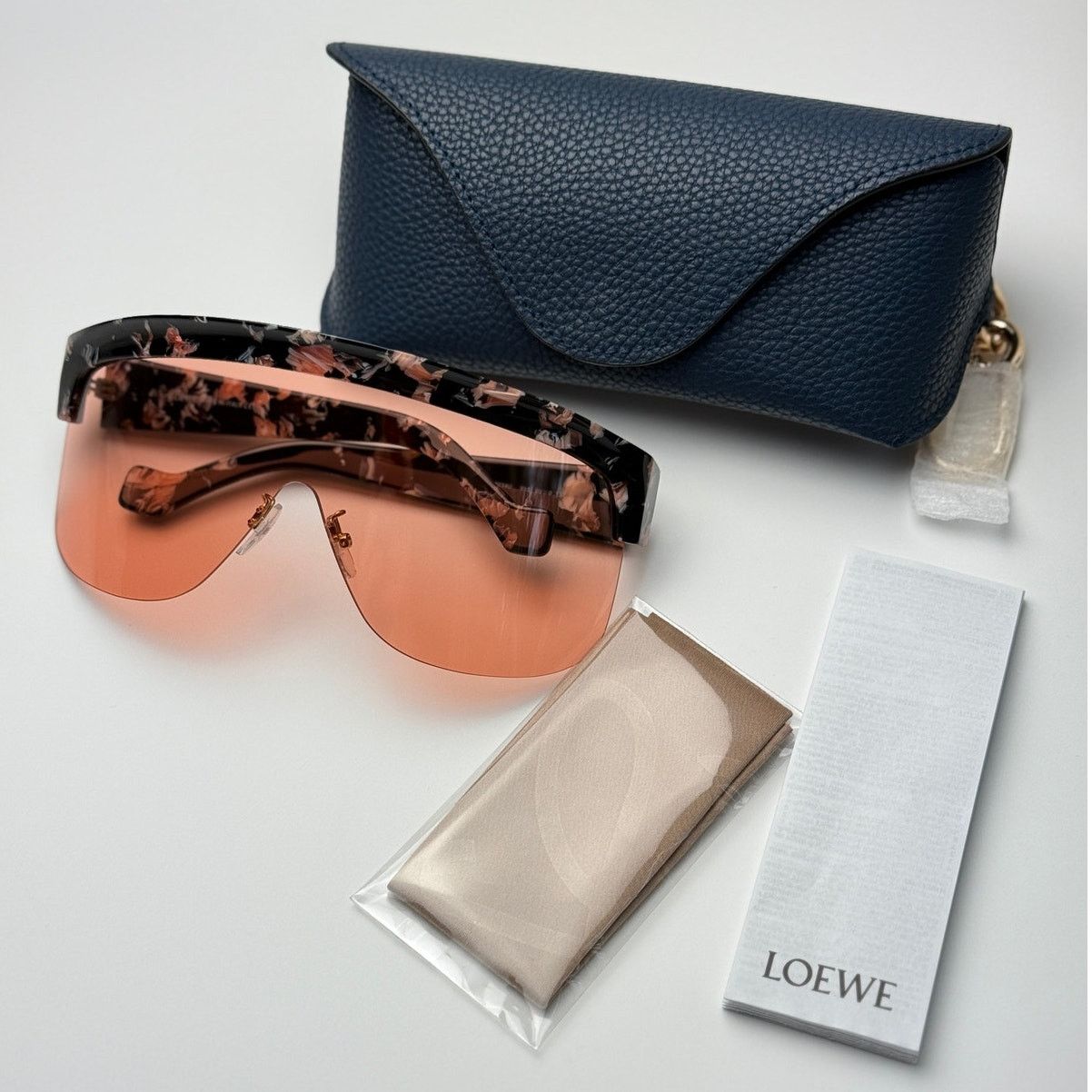 Loewe New Loewe Sunglasses LW40034U 55S Coloured Havana/Bordeaux Size ONE SIZE - 12 Thumbnail