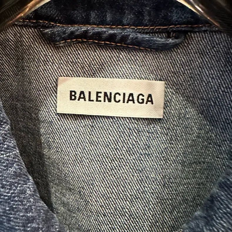 Balenciaga Balenciaga size 36 Seven Languages Blue Denim Jacket Size L / US 10 / IT 46 - 5 Thumbnail
