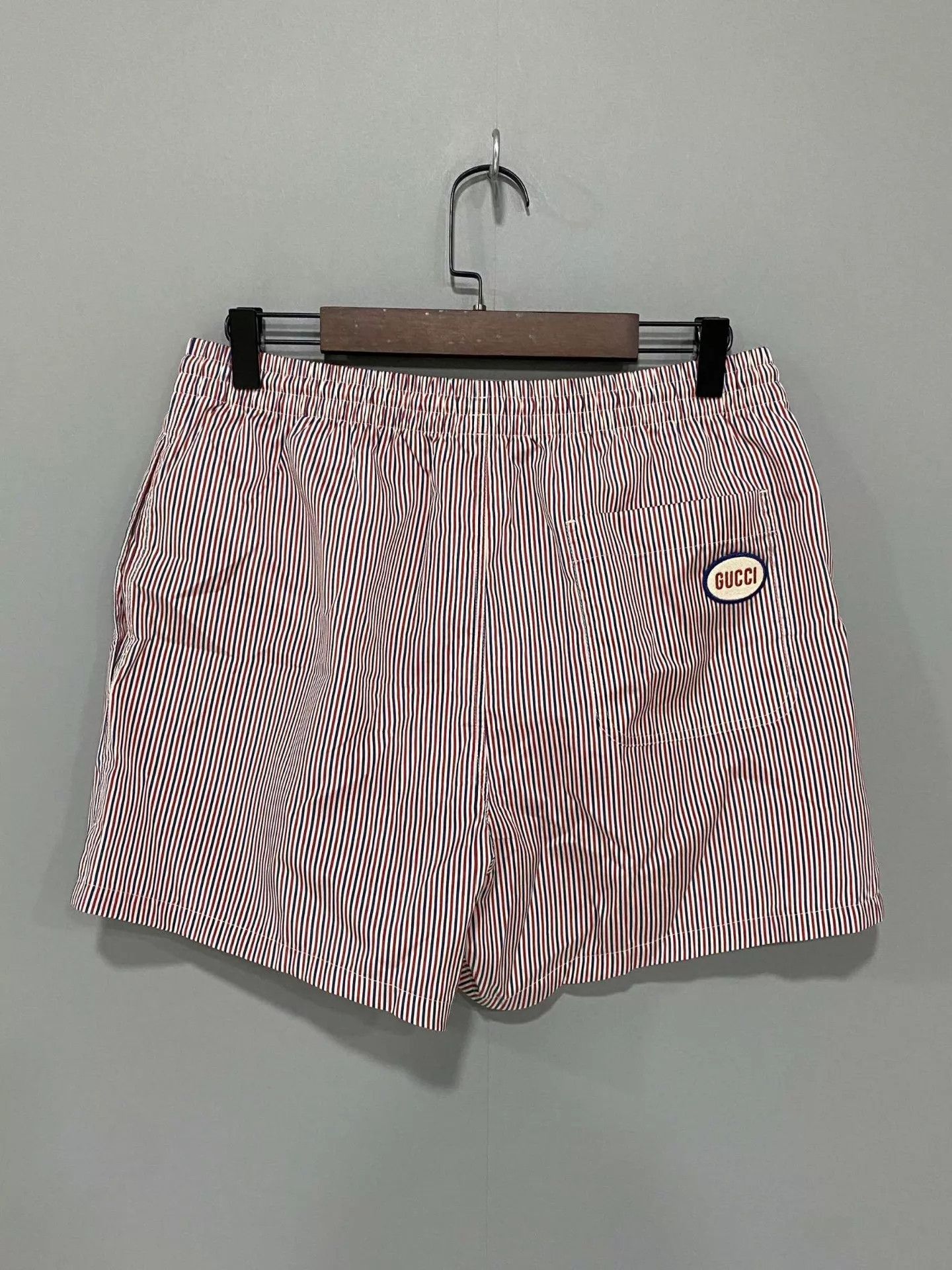 Gucci Gucci men's 46 stripe beach shorts Size US 30 / EU 46 - 2 Thumbnail