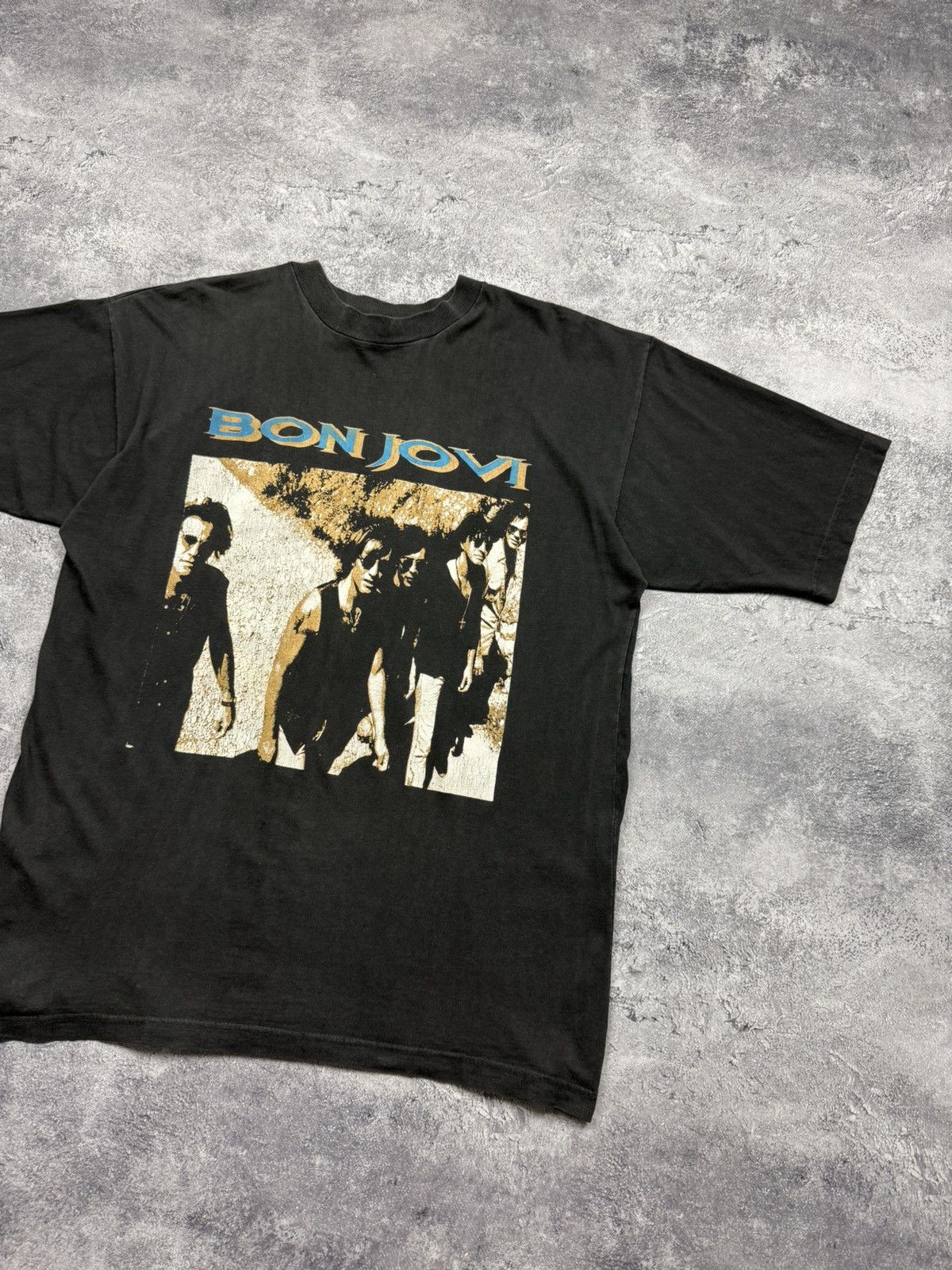 Bon Jovi Vintage 90s Bon Jovi Keep The Faith T-Shirt Faded Band Tee Size US L / EU 52-54 / 3 - 5 Thumbnail