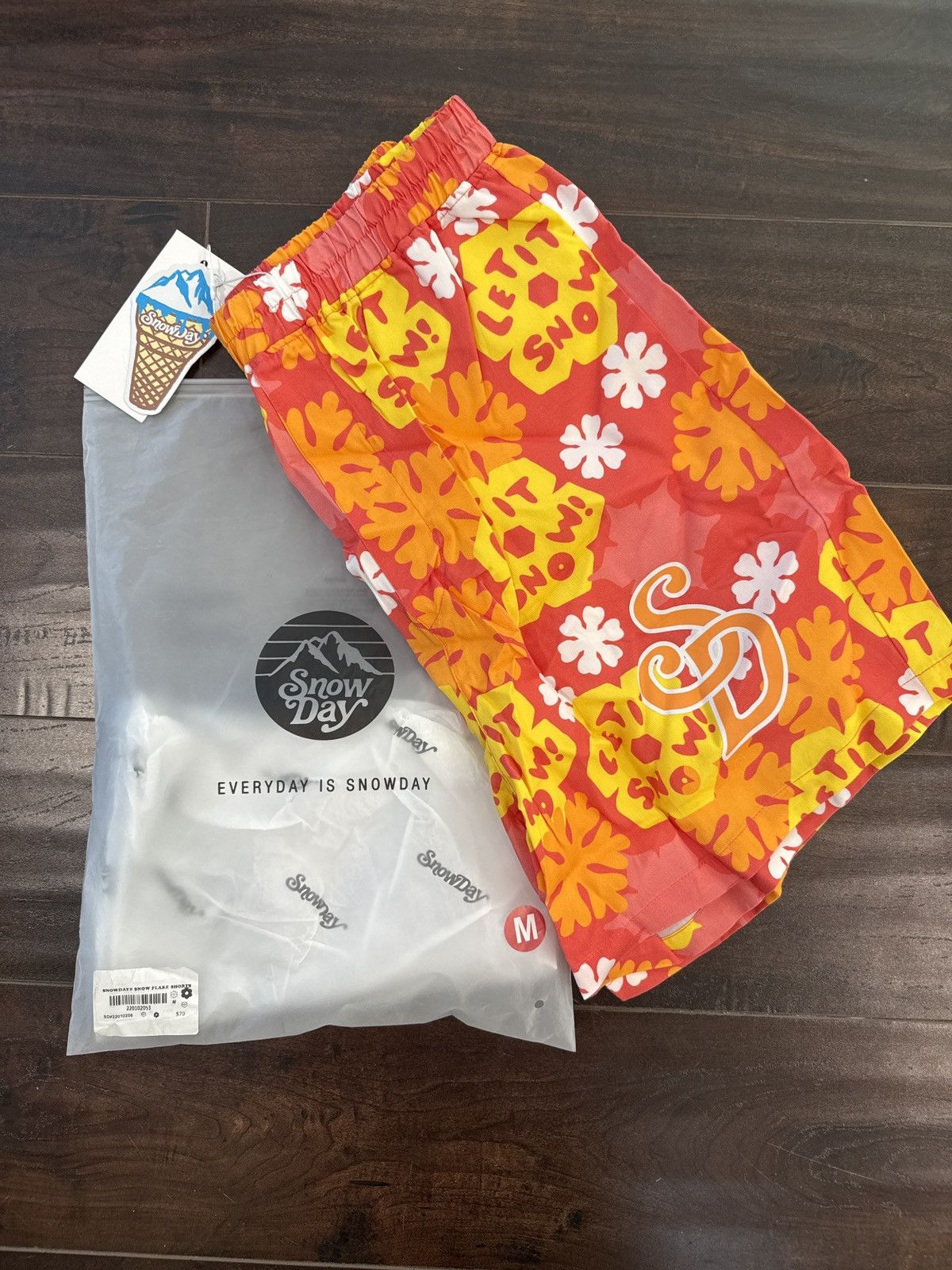 Snowday BRAND NEW - Snowday Flake Shorts - Size Medium Size US 32 / EU 48 - 1 Thumbnail