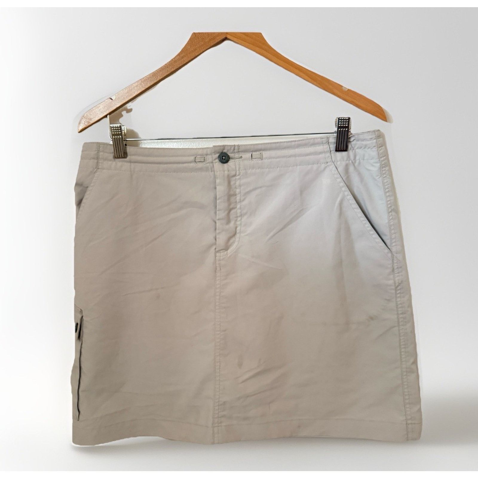 Patagonia Patagonia Lightweight Cargo Pocket Hiking Skort Skirt Khaki Size 32" / US 10 / IT 46 - 1 Thumbnail