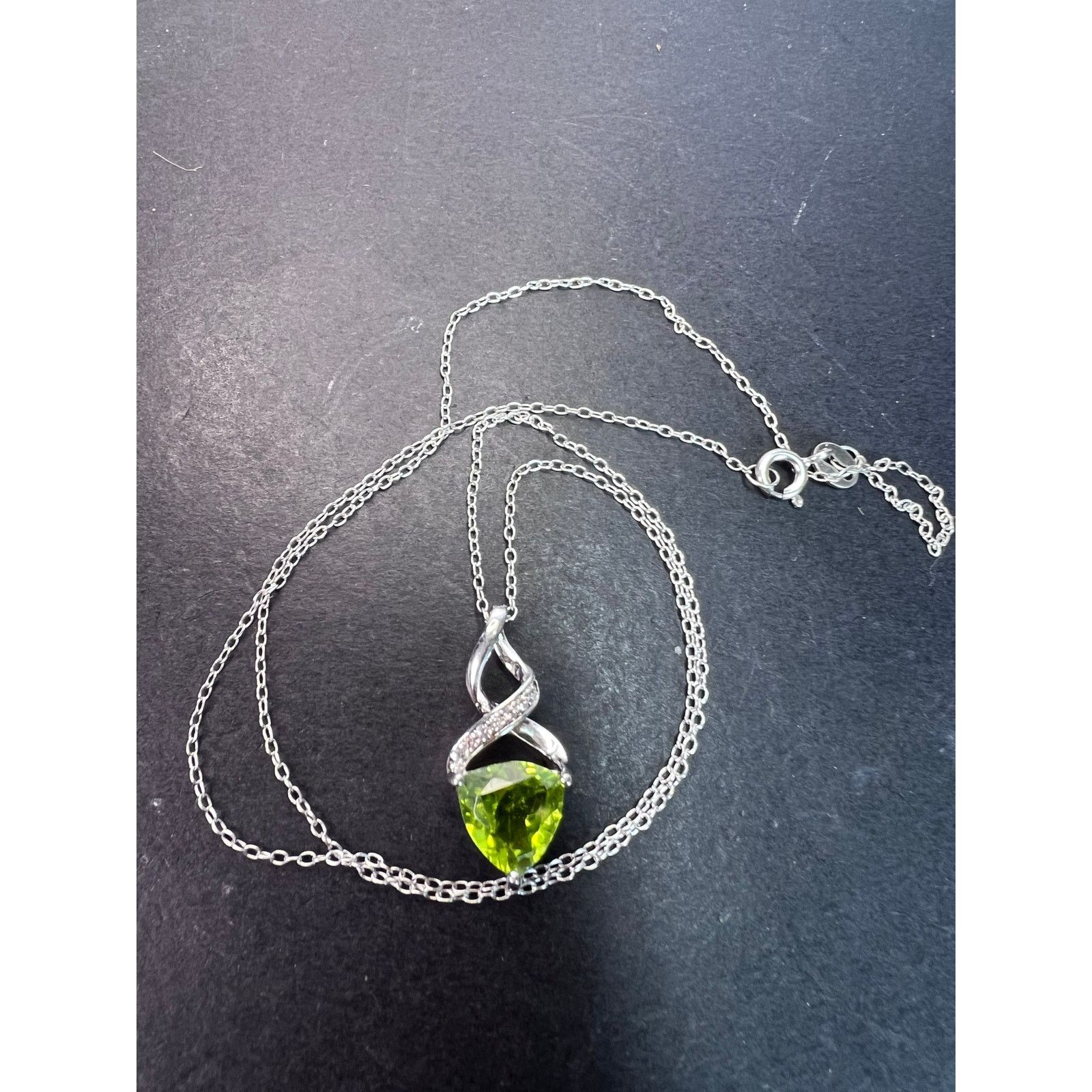 Other Trilliant cut peridot and sterling silver pendant and chain Size ONE SIZE - 8 Thumbnail