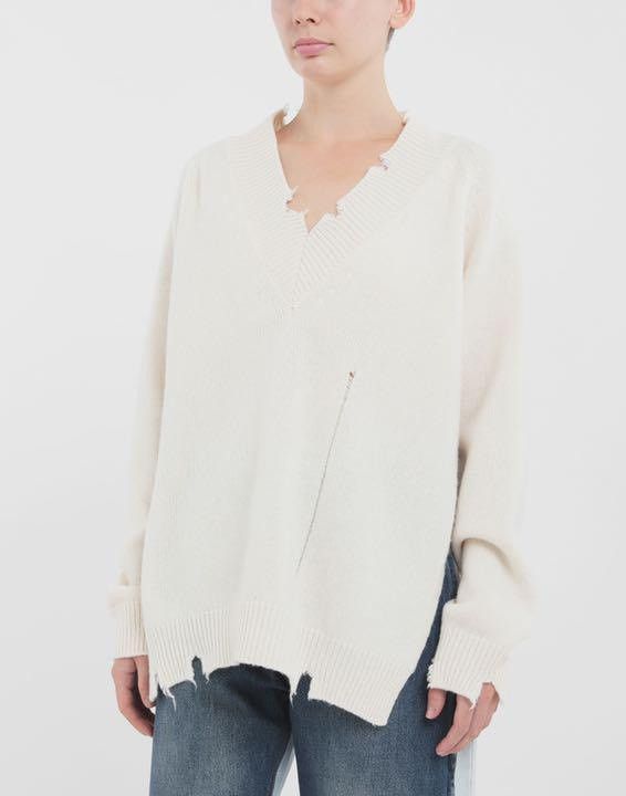 Maison Margiela Maison Margiela Linen-colored hole V-neck side split sweate Size US XS / EU 42 / 0 - 8 Thumbnail