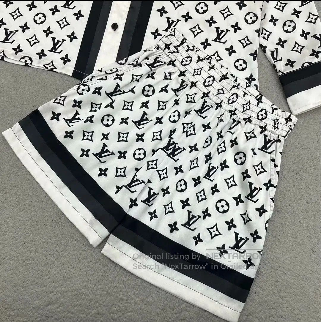 Louis Vuitton LV Logo Silk Shorts. Size 35" - 2 Thumbnail