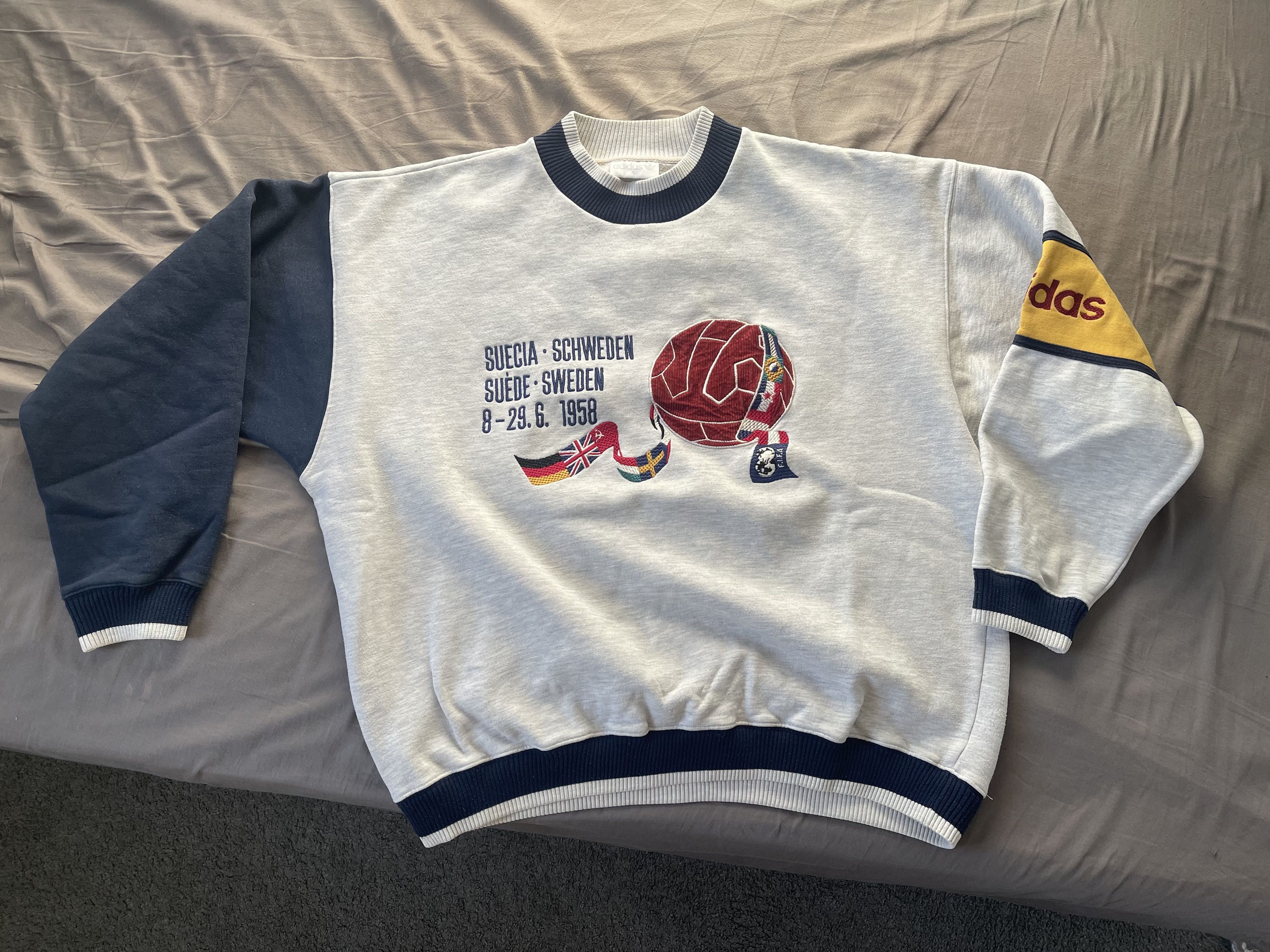Adidas Adidas Sweatshirt Sweden 1958 FIFA World Cup Jules Rimet Size US L / EU 52-54 / 3 - 1 Thumbnail