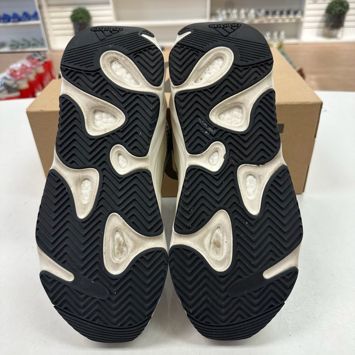 Adidas Size 13 - adidas Yeezy Boost 700 V2 Low Static Size US 13 / EU 46 - 5 Thumbnail