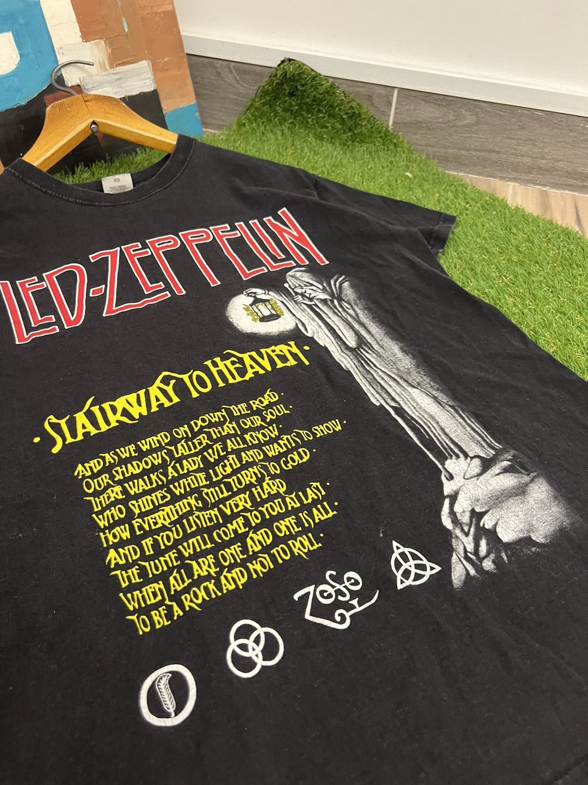 Band Tees Led Zeppelin IV Stairway To Heaven Jimmy Page T-shirt Size US M / EU 48-50 / 2 - 6 Thumbnail