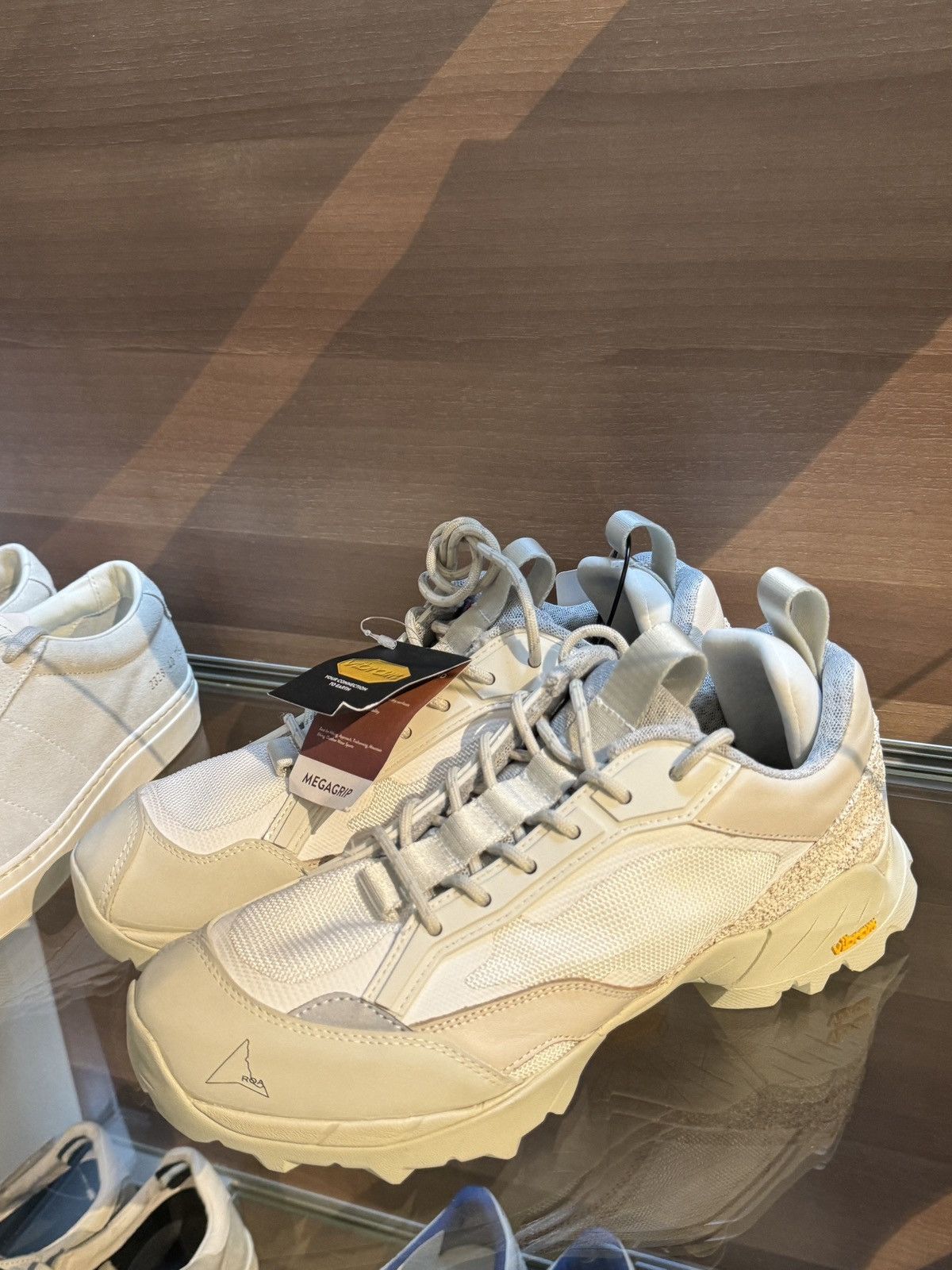 image of Last Size Roa Hiking Inakpa Sneakers in White, Men's
