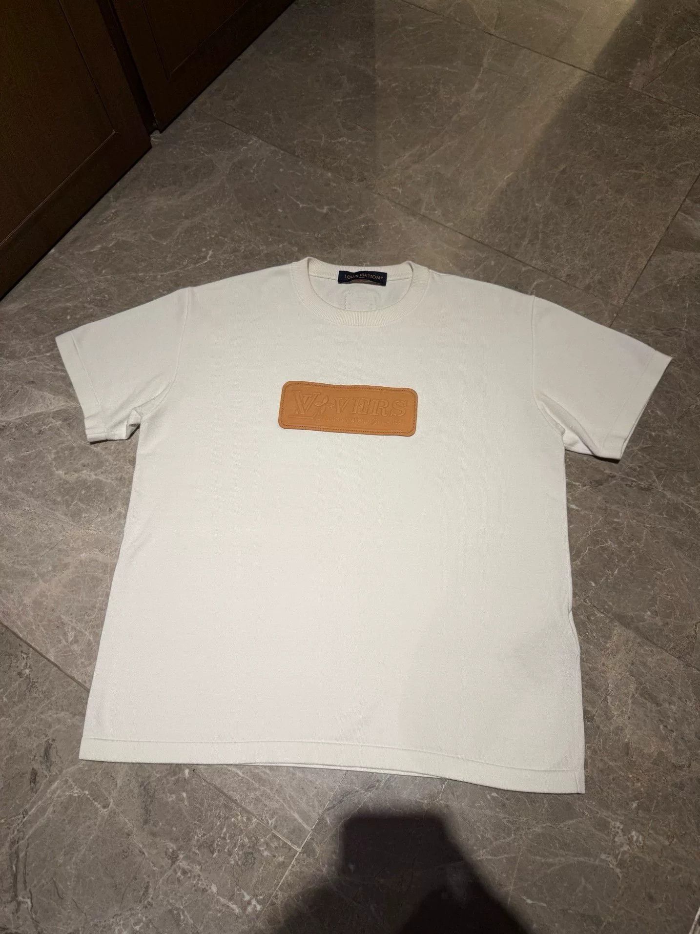 Louis Vuitton Louis Vuitton White T-Shirt M Women Size M / US 6-8 / IT 42-44 - 1 Thumbnail