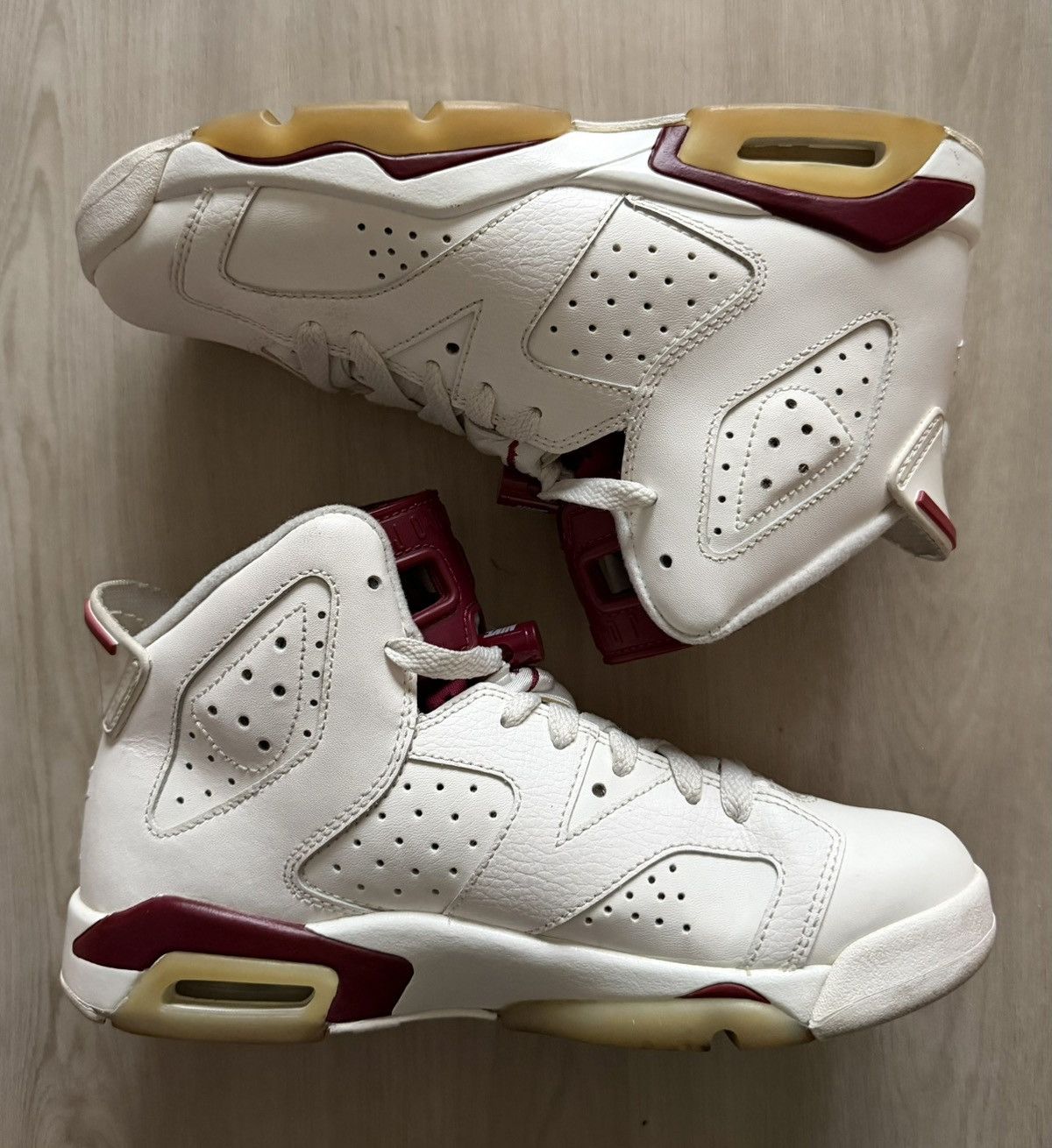 Jordan Brand Nike Boys Air Jordan 6 836342-115 White Size 6Y Size US 6 / EU 39 - 1 Thumbnail
