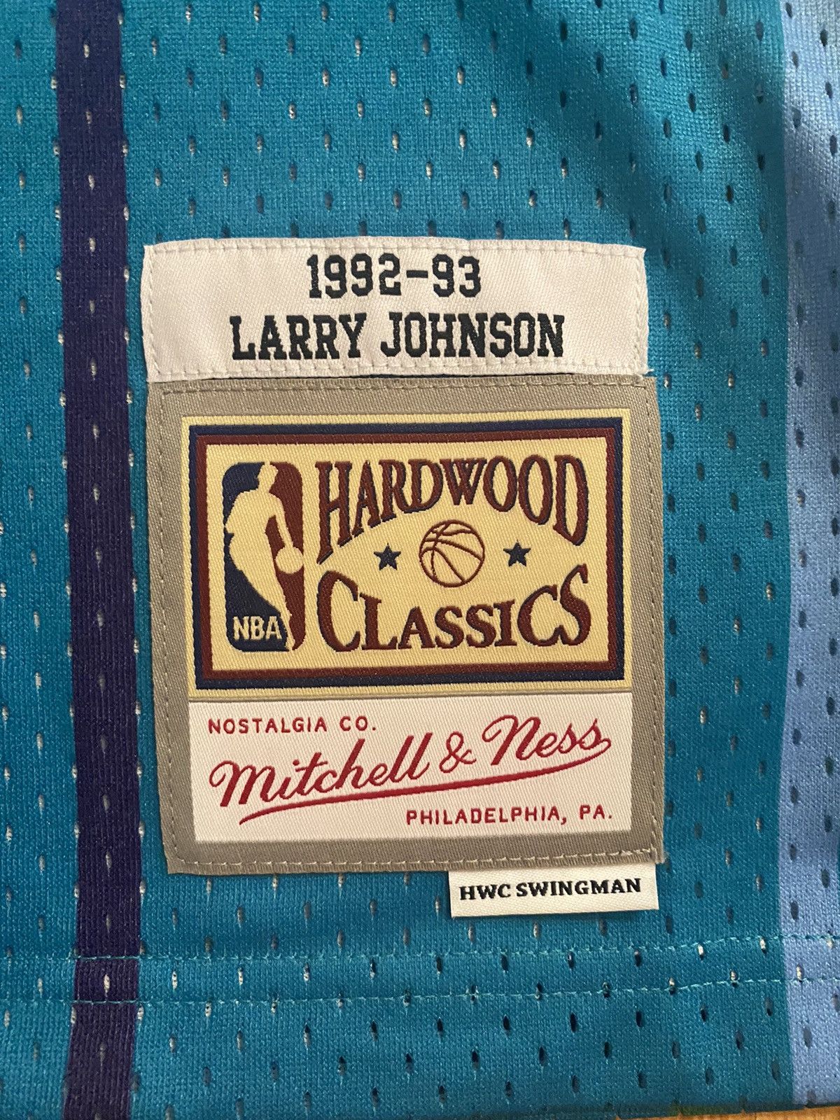 Mitchell & Ness Larry Johnson Charlotte Jersey Size US XL / EU 56 / 4 - 2 Thumbnail