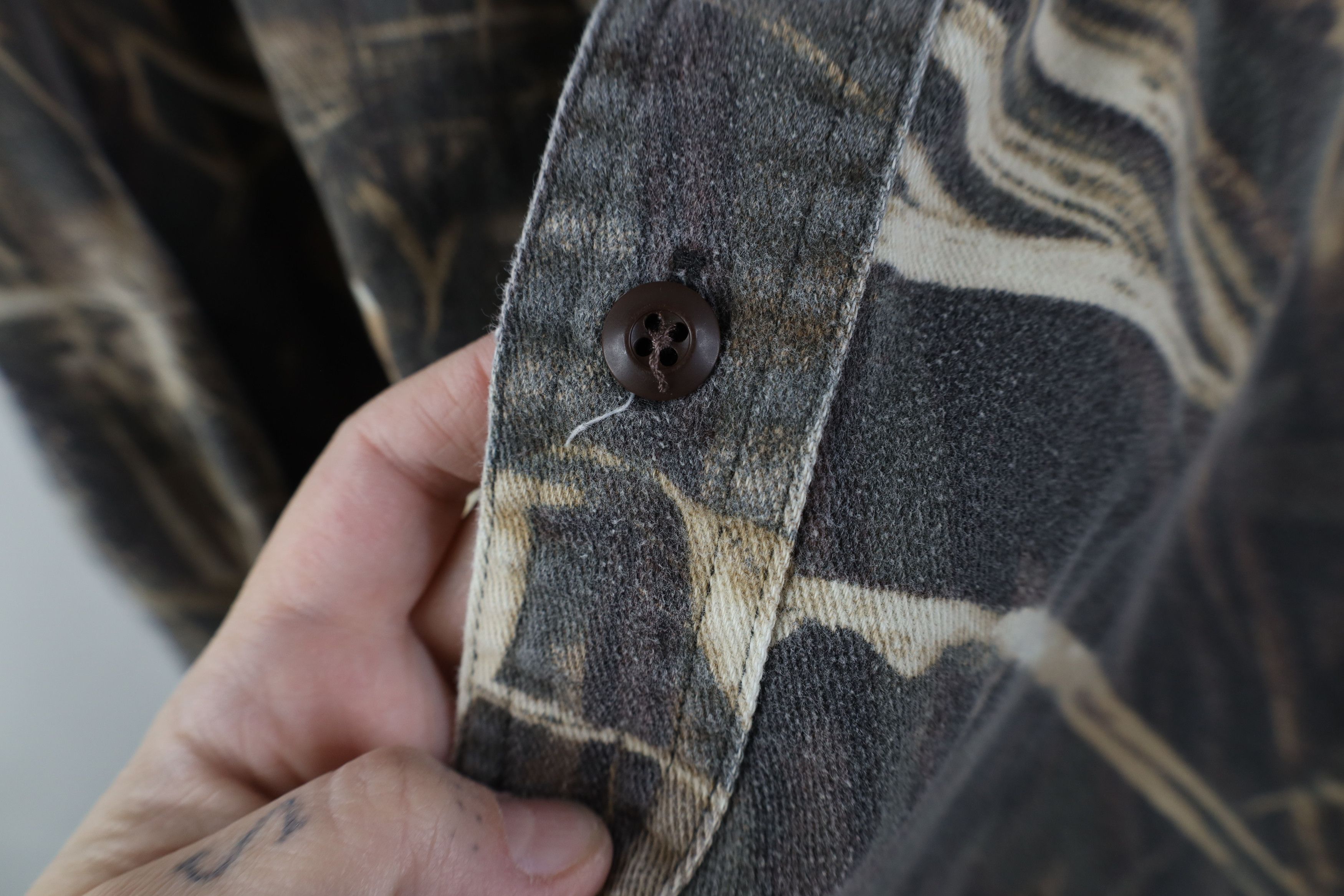 Cabelas Vintage 90s Cabelas Heavyweight Camouflage Button Shirt Size US XL / EU 56 / 4 - 6 Thumbnail