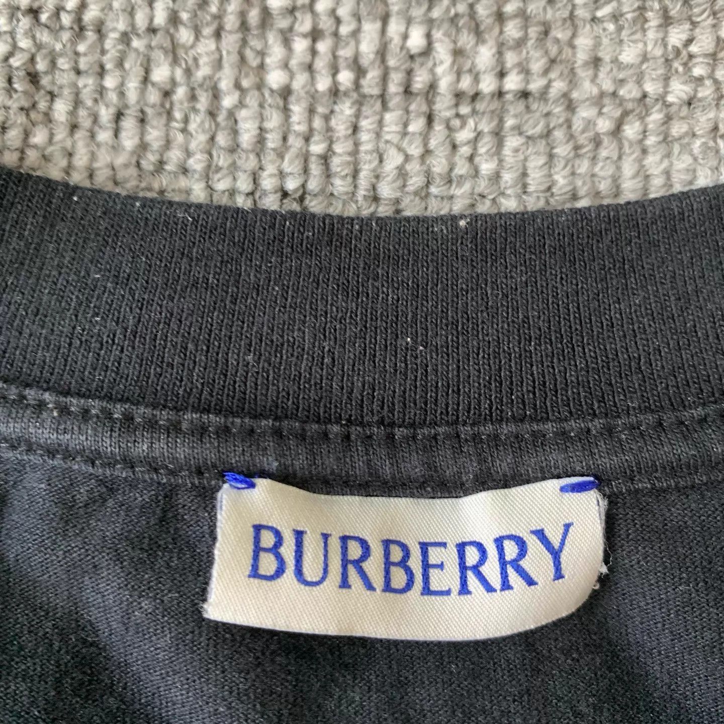 Burberry Burberry Black Knight Large Print Tee S 9/10 #14014 Size US S / EU 44-46 / 1 - 5 Thumbnail