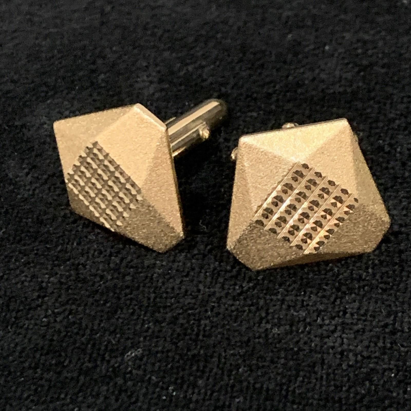 The Unbranded Brand Diamond Cut Cufflinks Unisex Brushed Yellow Gold Plated EUC Size ONE SIZE - 3 Thumbnail
