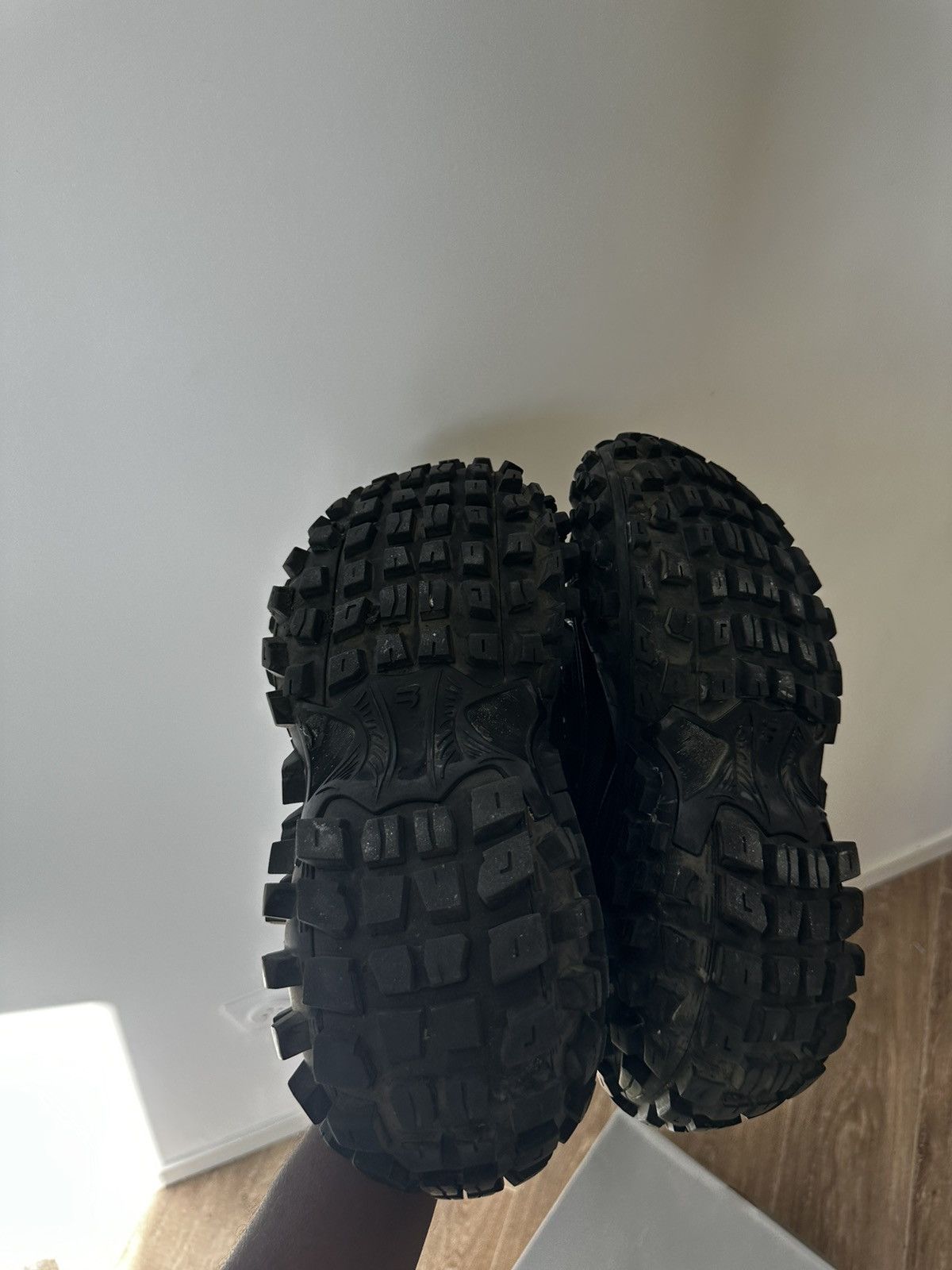 Balenciaga Balenciaga defender sneaker Size US 11 / EU 44 - 9 Thumbnail