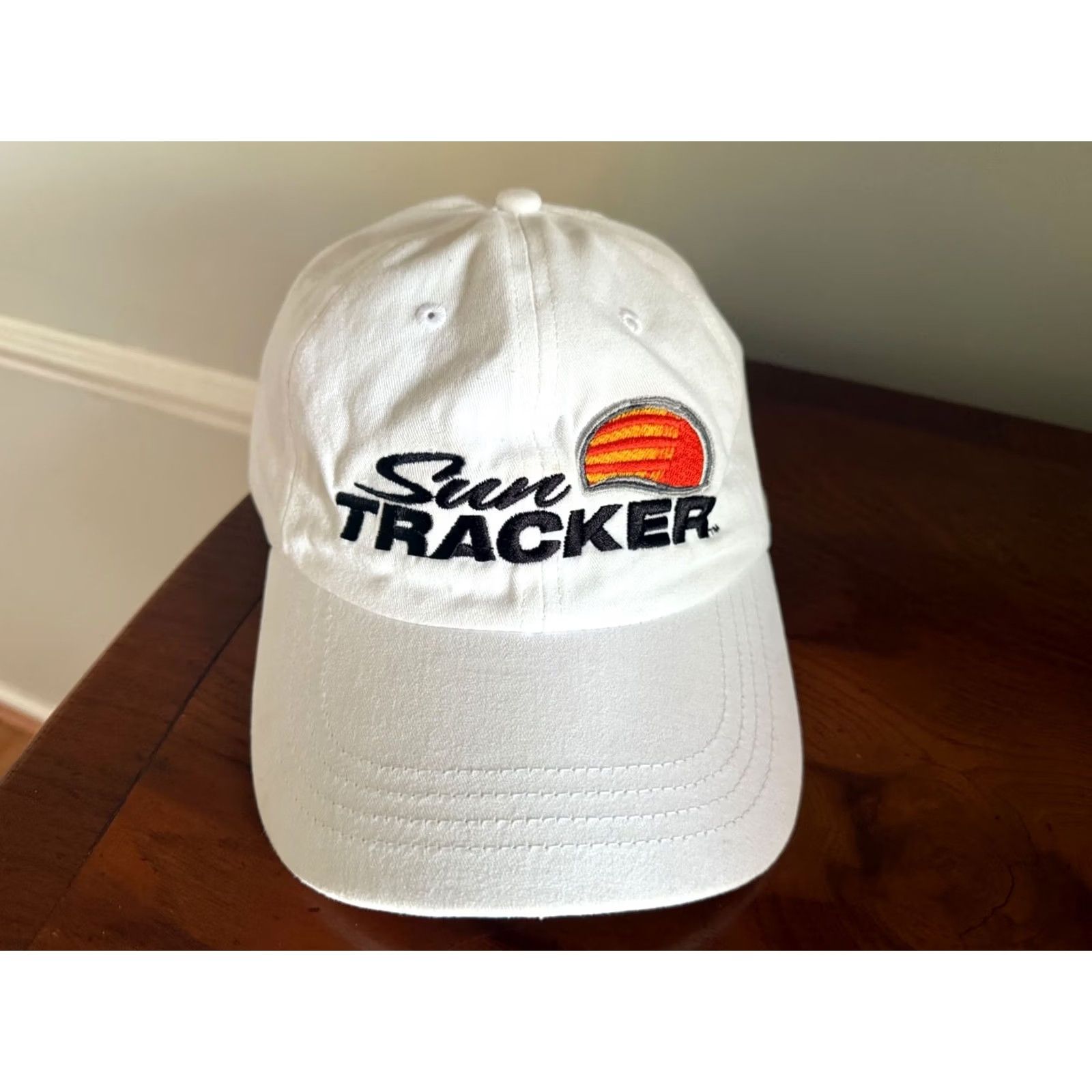 Vintage Quake city Sun Tracker Boat Tracker Fishing Outdoor Hat Cap White Embroidered Adjustable Baseball Cap Unisex Adults Mens Size ONE SIZE - 2 Thumbnail