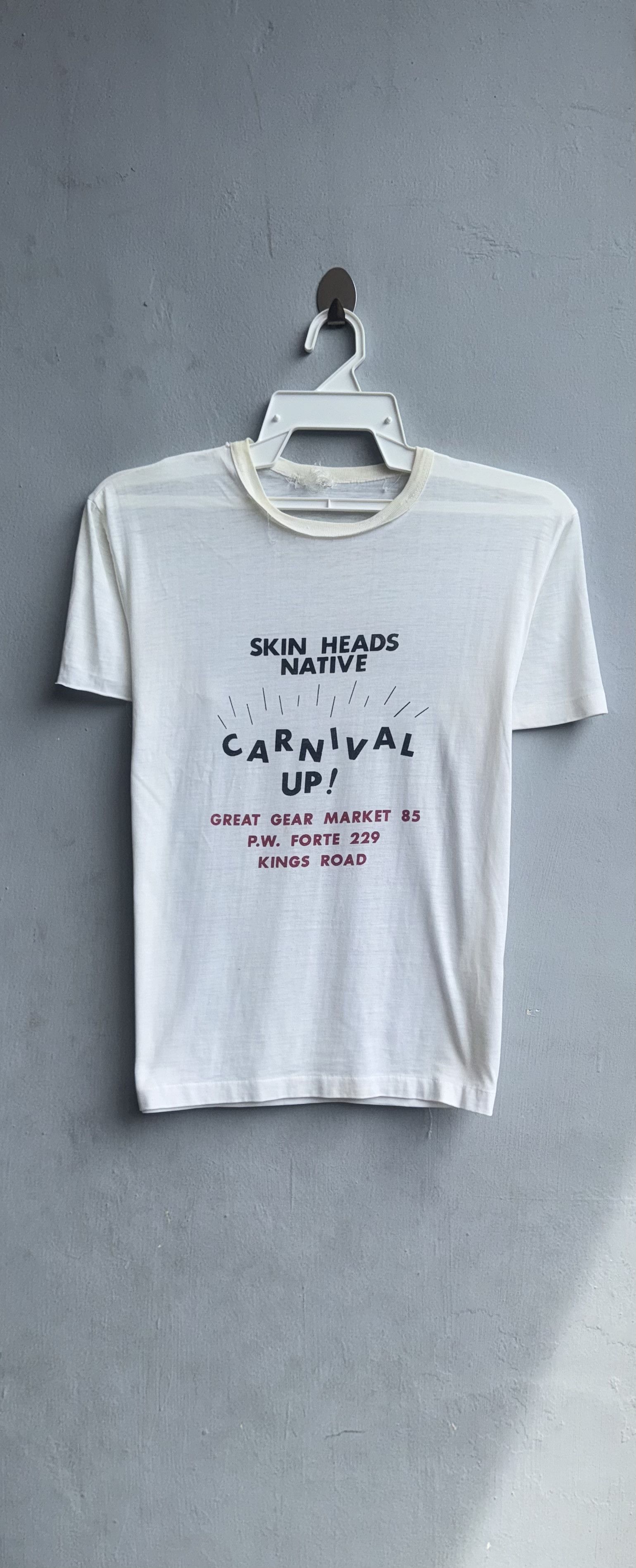 Vintage Skinhead Native Carnival 1985's Vintage T-Shirt Size US S / EU 44-46 / 1 - 1 Thumbnail