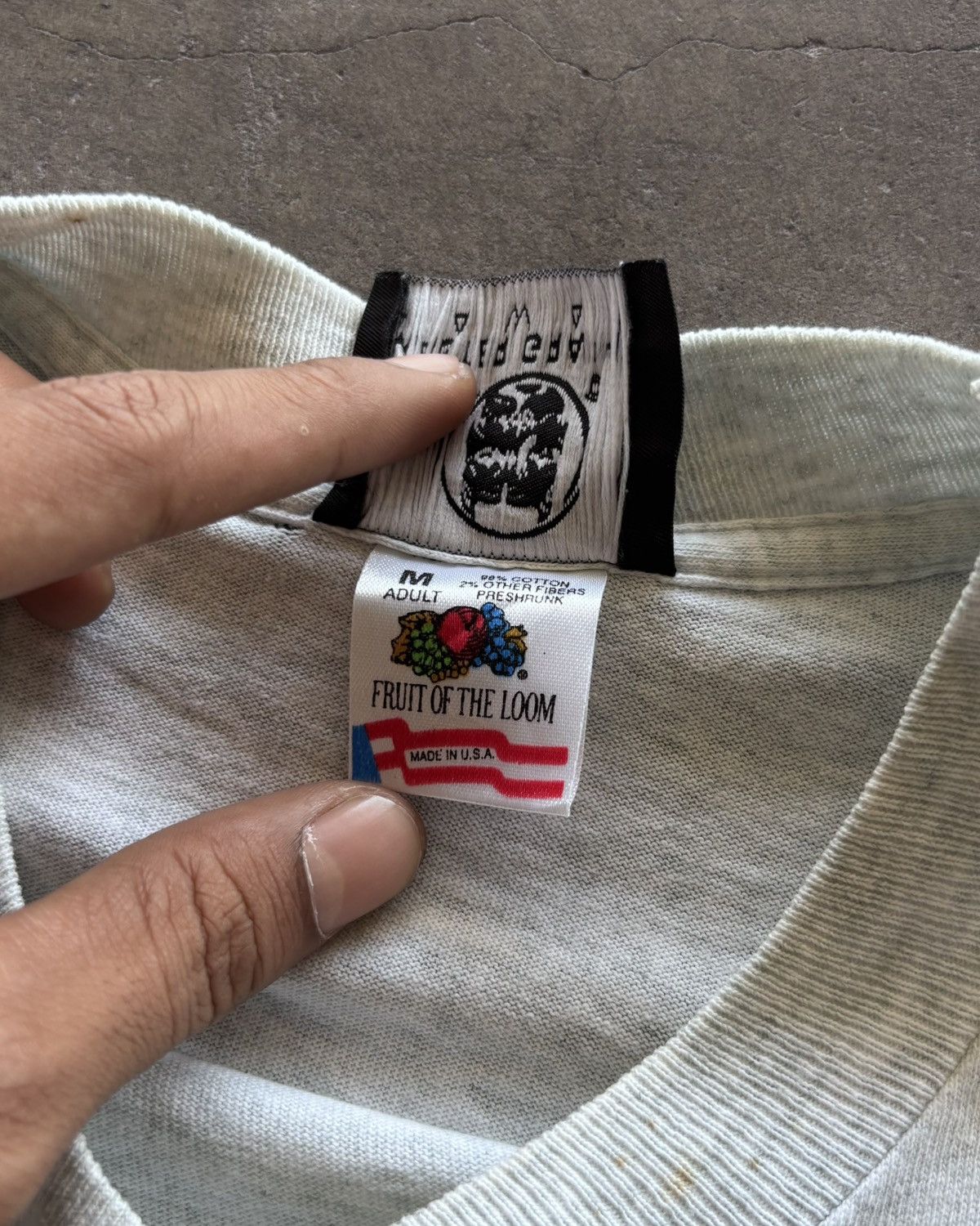 Fruit Of The Loom 1992s Master Graphics Hawaii Rott n Roll Tee Size US L / EU 52-54 / 3 - 5 Thumbnail