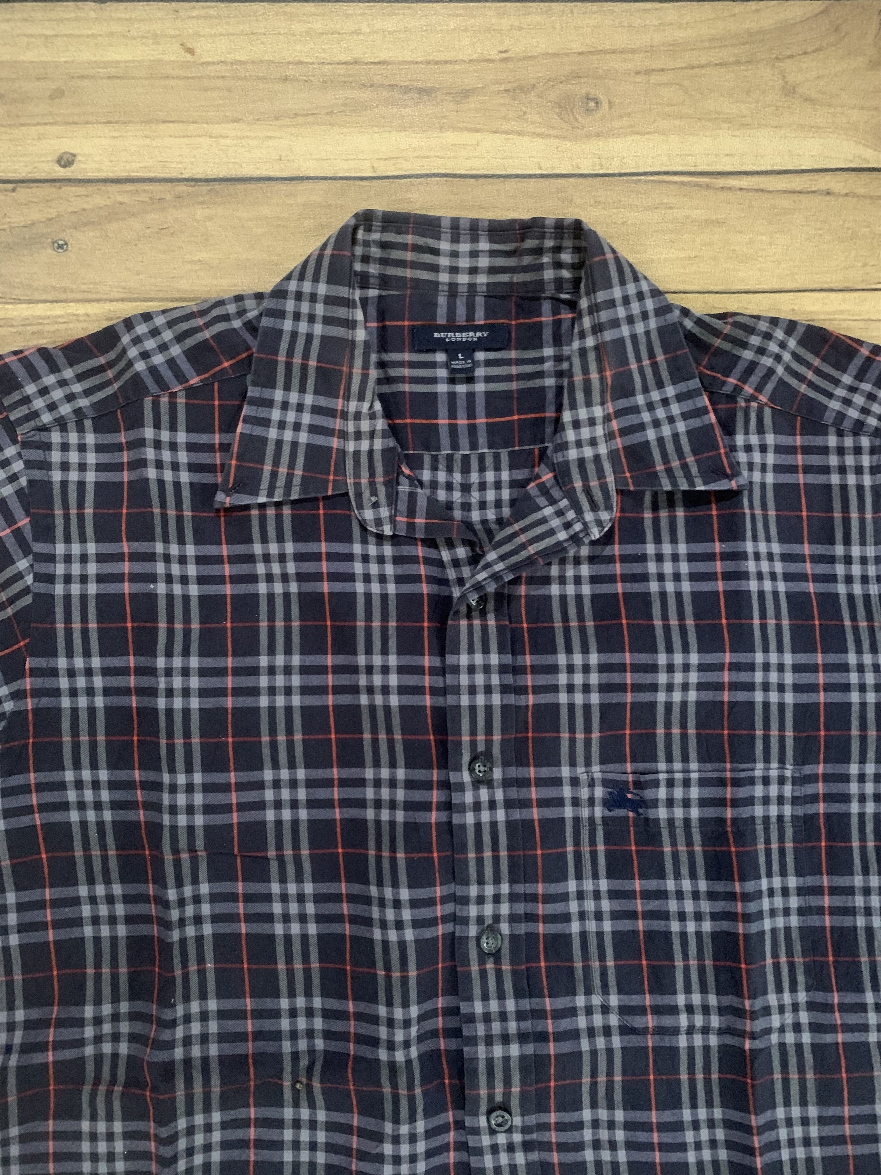 Burberry Burberry navy novacheck button shirt Size US L / EU 52-54 / 3 - 3 Thumbnail