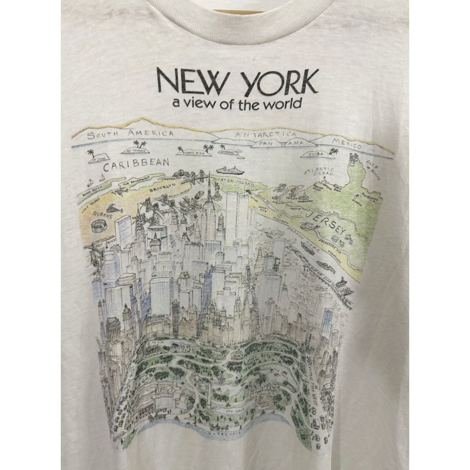 Vintage VINTAGE Art T-Shirt M White The New Yorker 80s New York View Of The World Paper Thin Burnout Worn Mens Size US M / EU 48-50 / 2 - 2 Thumbnail