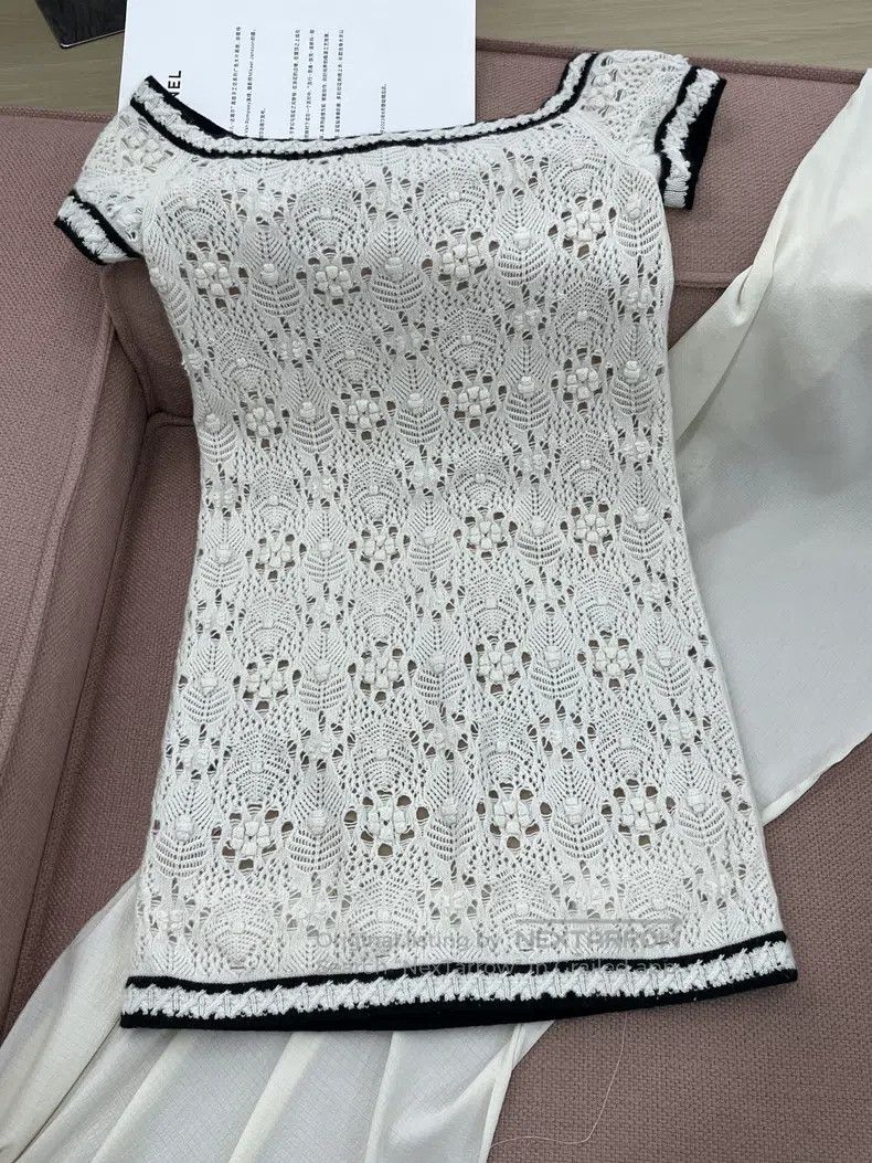 Chanel Chanel Black and white one-shoulder cashmere dress Size XS / US 0-2 / IT 36-38 - 2 Thumbnail