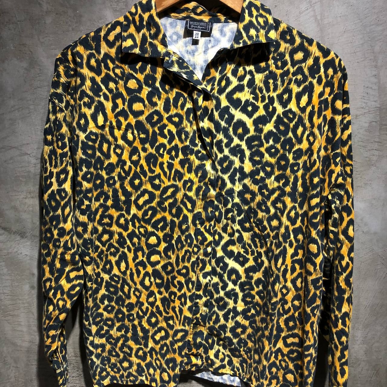 Versus Versace Versace Versus Leopard print button down long sleeves Size US M / EU 48-50 / 2 - 2 Thumbnail