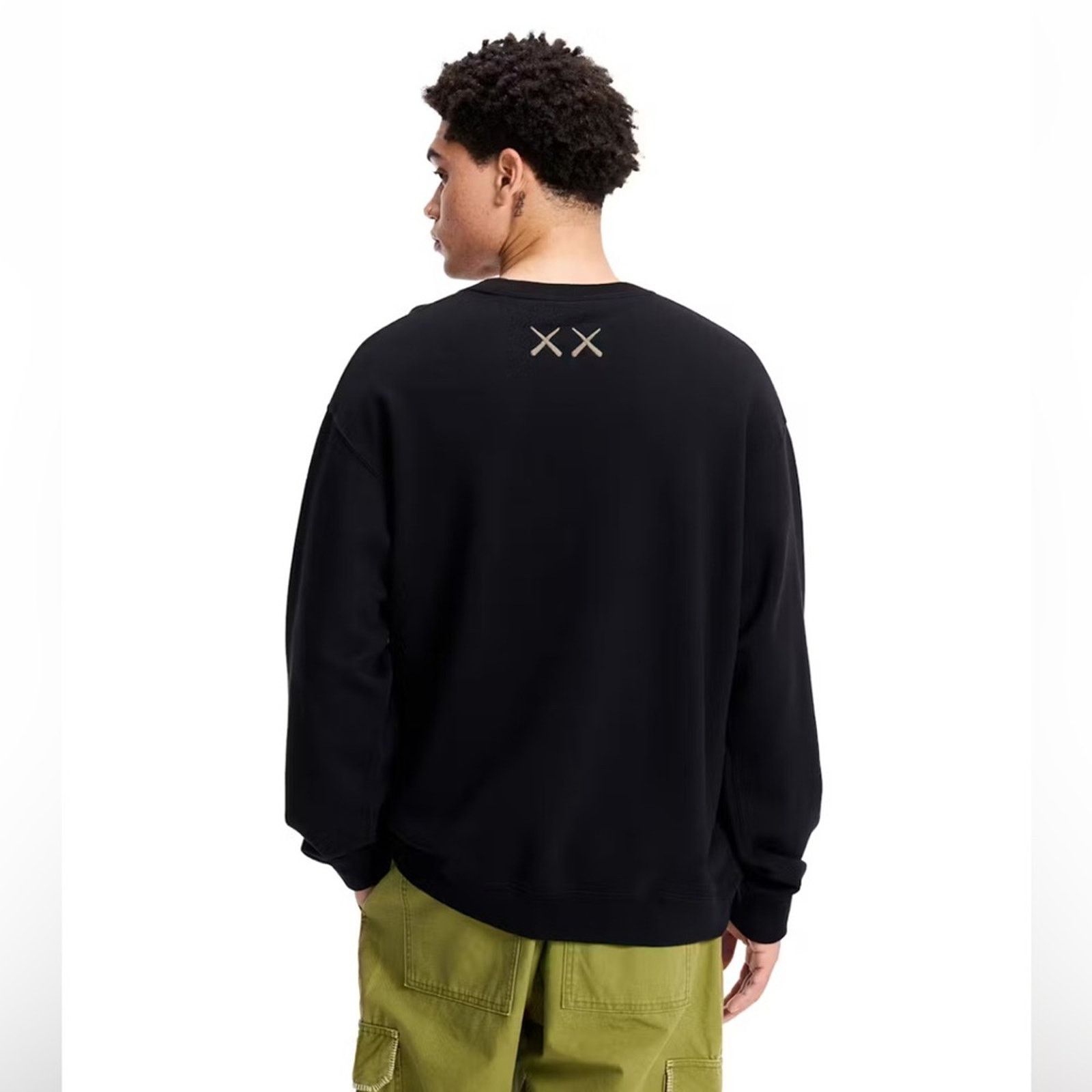 Kaws × Uniqlo NEW UNIQLO x KAWS Crewneck Sweatshirt Black Size Small Black Size US S / EU 44-46 / 1 - 3 Thumbnail