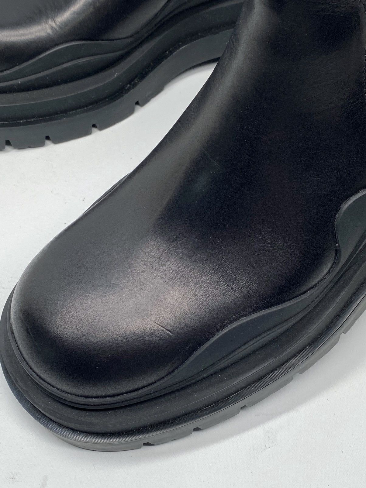 Bottega Veneta Bottega Veneta Tire Leather Chelsea Ankle Boots size 37.5 Size US 7.5 / IT 37.5 - 11 Thumbnail