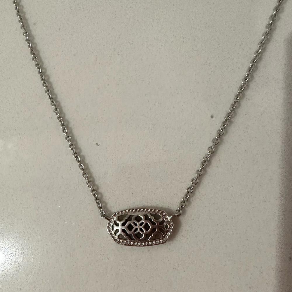 Kendra Scott Kendra Scott Elisa Silver Oval Filigree Pendant Necklace Size ONE SIZE - 1 Thumbnail