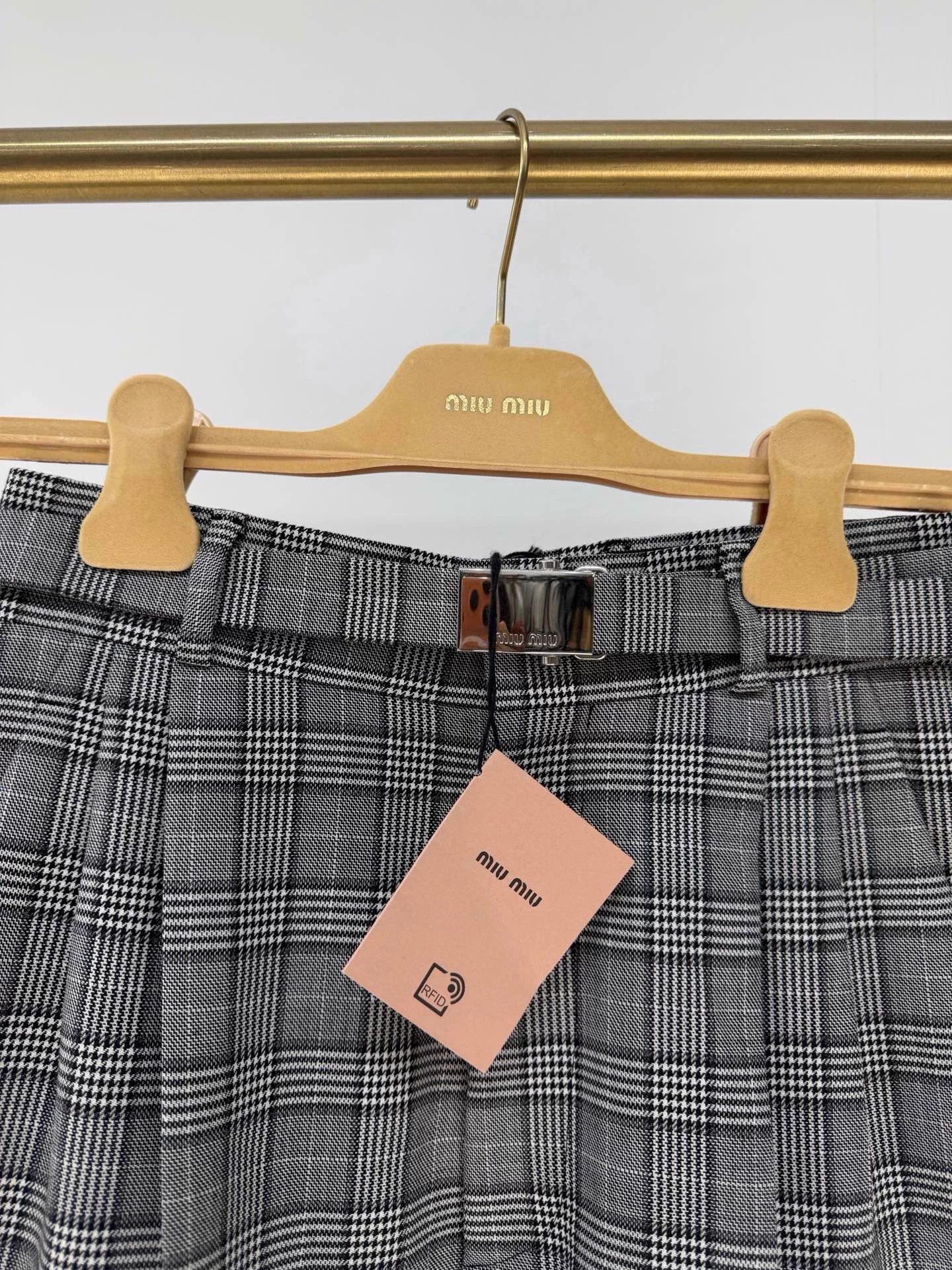 Miu Miu MIU MIU Houndstooth Logo Shorts 38 Size 27" / US 4 / IT 40 - 2 Thumbnail