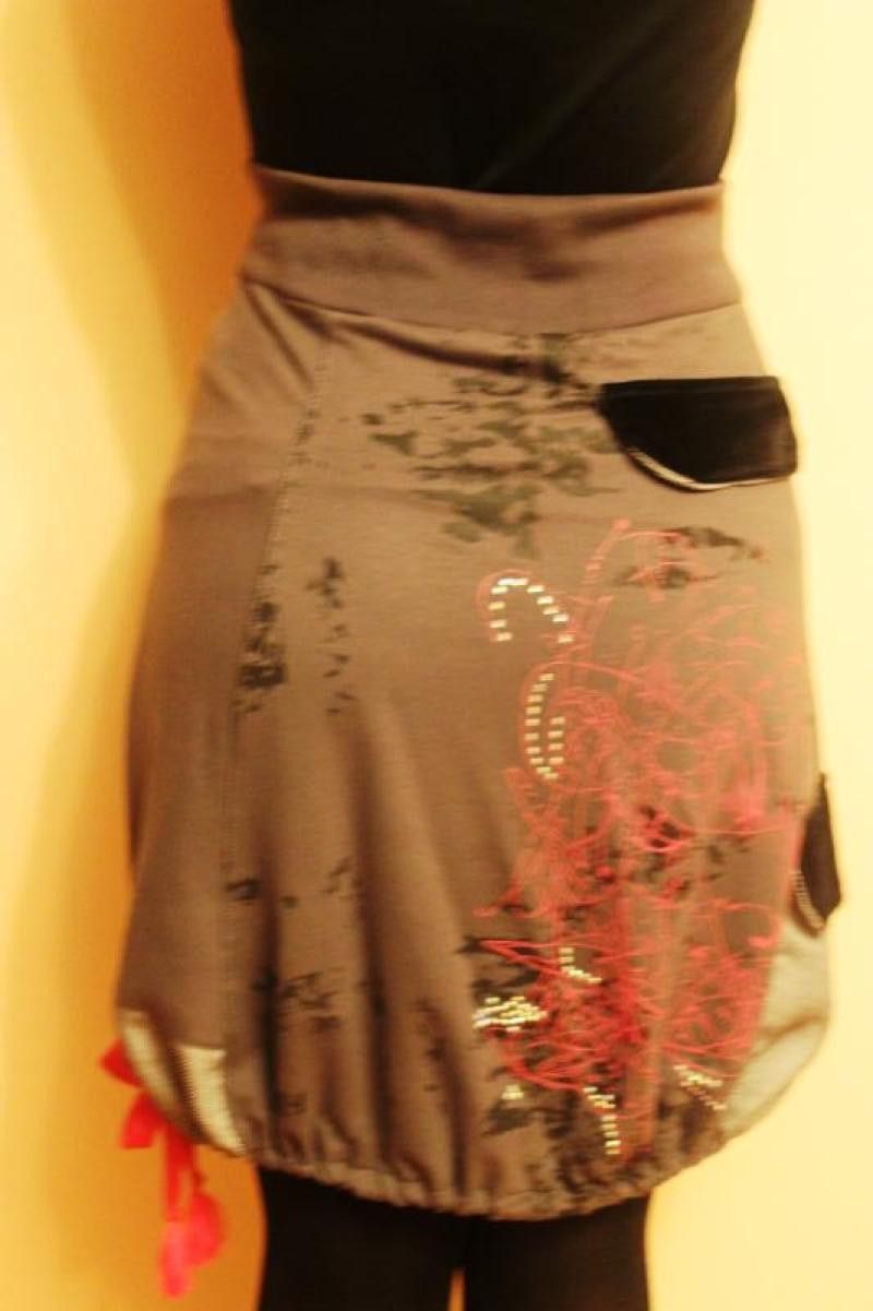 Japanese Brand Avant garde bubble skirt sz M new condition Size 30" / US 8 / IT 44 - 4 Thumbnail