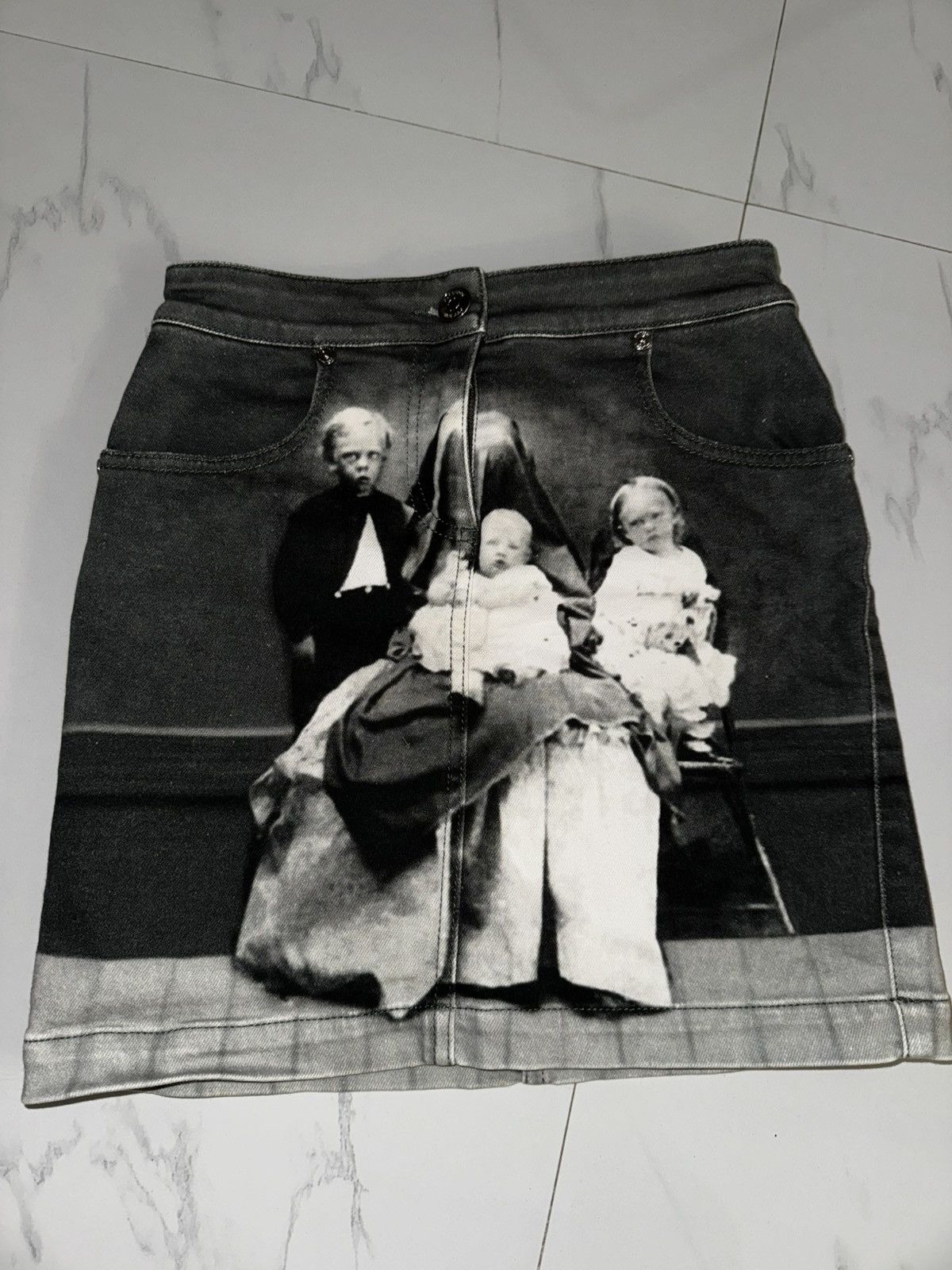 Burberry Burberry miniskirt with black-and-white Victorian print Size 25" / US 0 / IT 36 - 1 Thumbnail