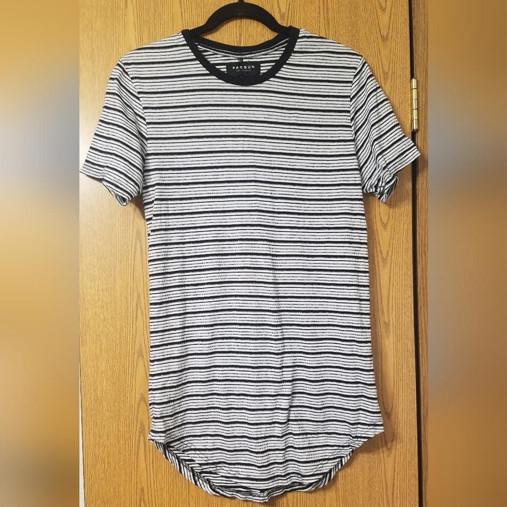 Pacsun PacSun Black and White Striped T-Shirt Size Small Size US S / EU 44-46 / 1 - 1 Thumbnail