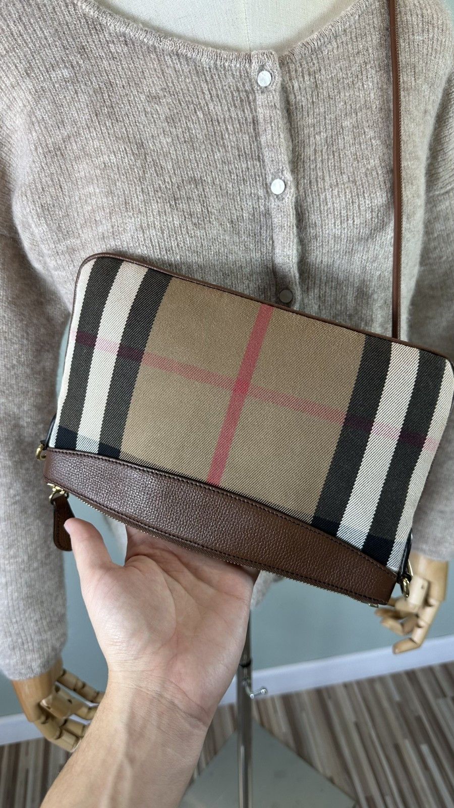 Burberry Burberry Brown House check Canvas Peyton Crossbody Bag Size ONE SIZE - 7 Thumbnail