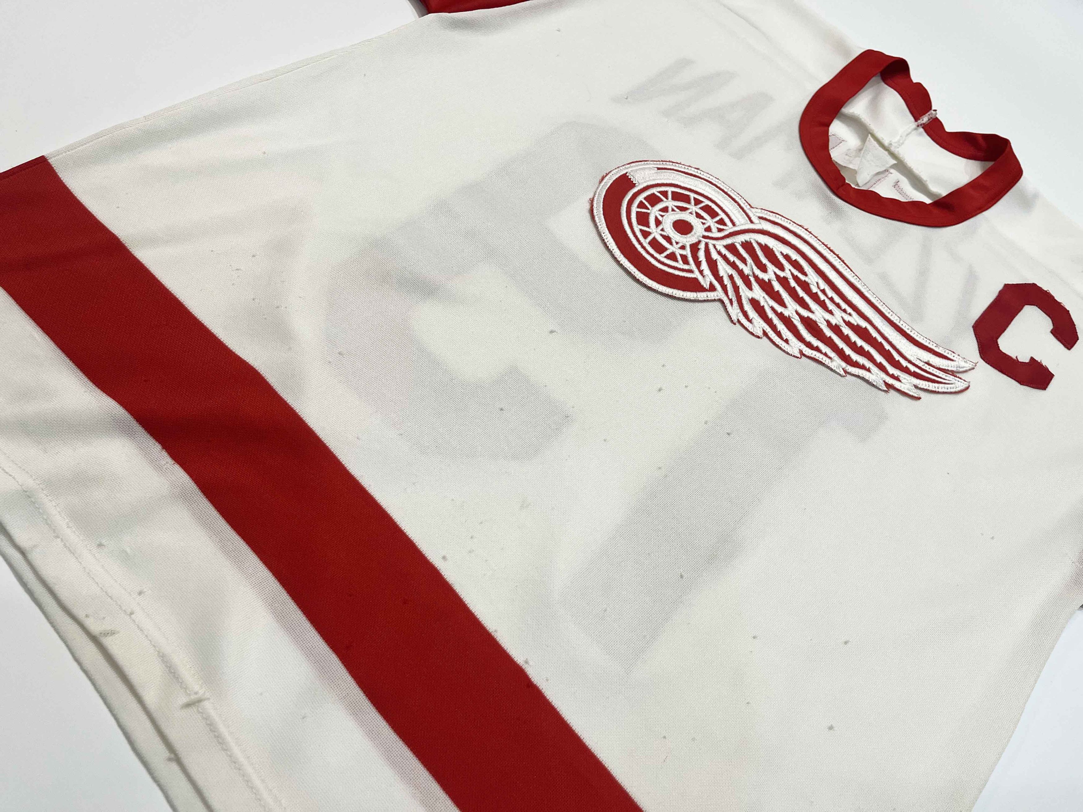 Ccm Vintage CCM Detroit Red Wings YZERMAN #19 NHL Hockey Jersey Size US L / EU 52-54 / 3 - 7 Thumbnail
