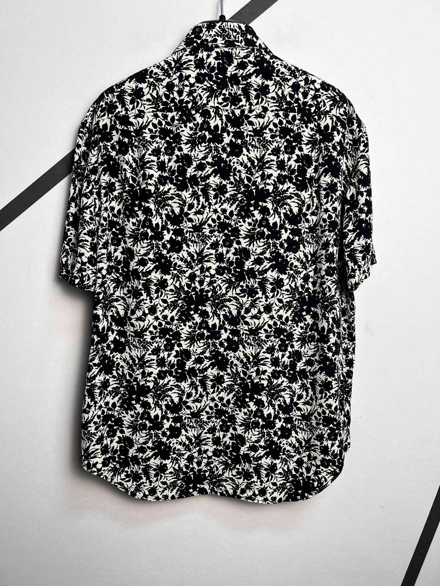 Saint Laurent Paris Authentic Saint Laurent print short-sleeved silk shirt Size US S / EU 44-46 / 1 - 2 Thumbnail