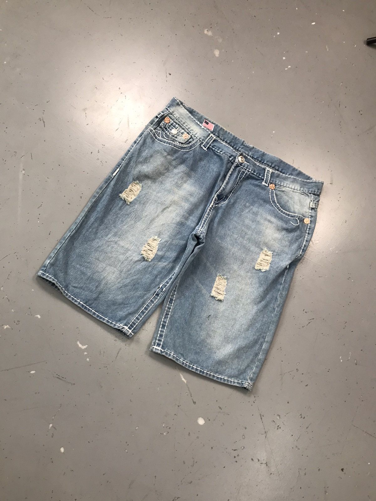 True Religion Vintage true religion inspired Joey super T distressed jort Size US 42 / EU 58 - 3 Thumbnail