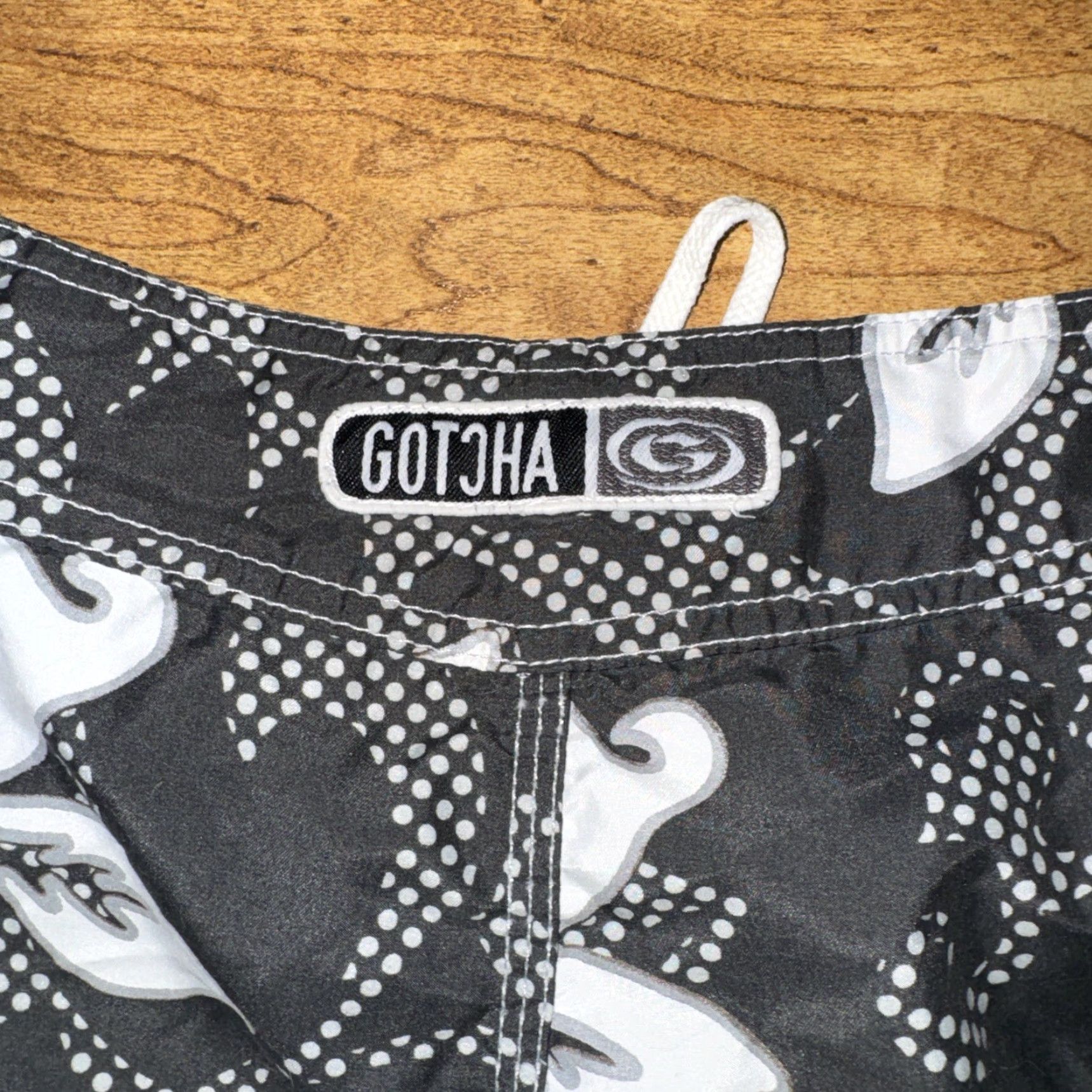 Gotcha VINTAGE Gotcha Hawaiian Swim Trunks Bottom Grey/White 30 Men Regular Size 30 Hawaiian Mens Trunks Size US 30 / EU 46 - 5 Thumbnail