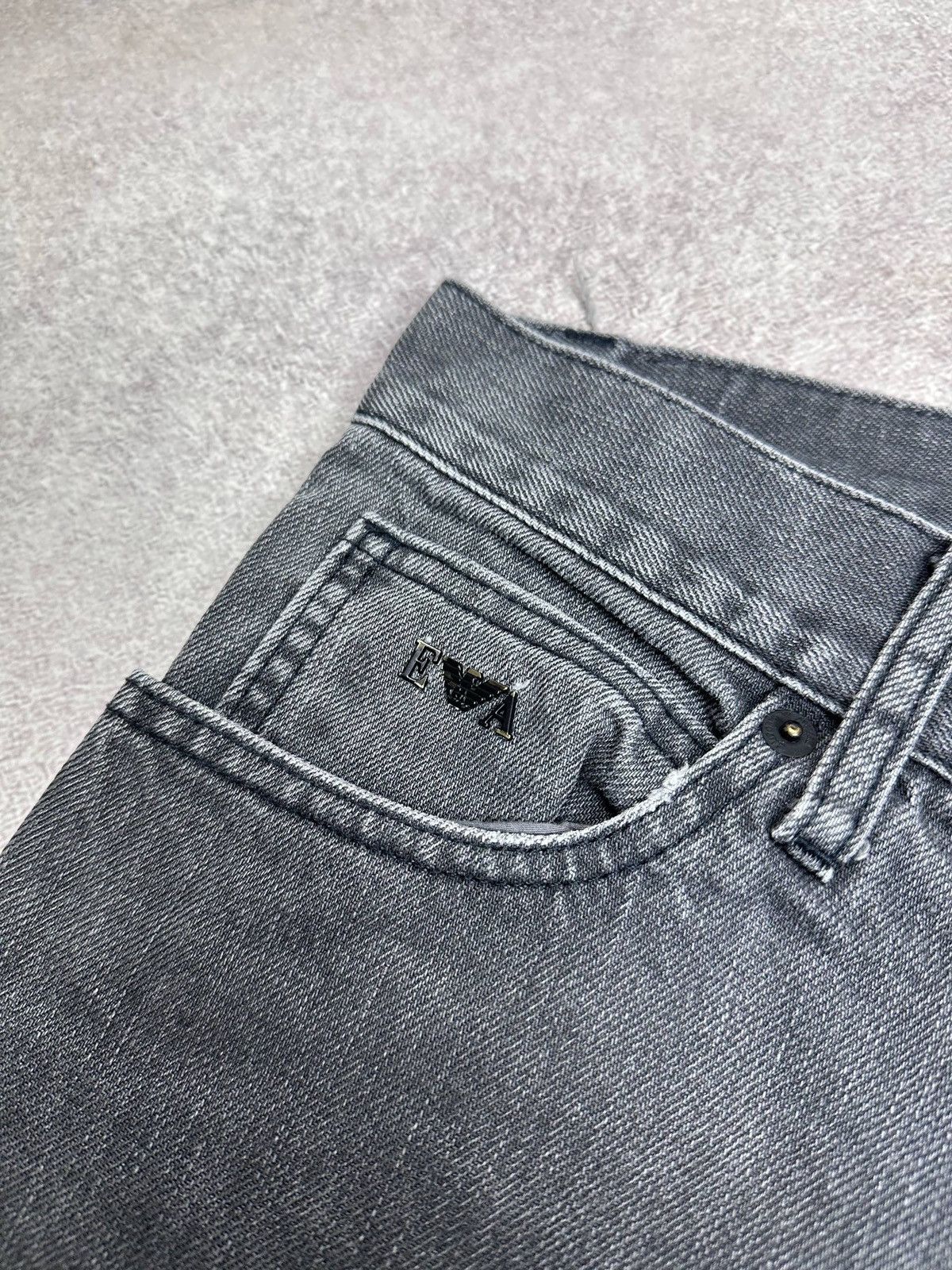 Emporio Armani Vintage Emporio Armani Metal Logo Grey Baggy Jeans Rare 30 Size US 30 / EU 46 - 7 Thumbnail