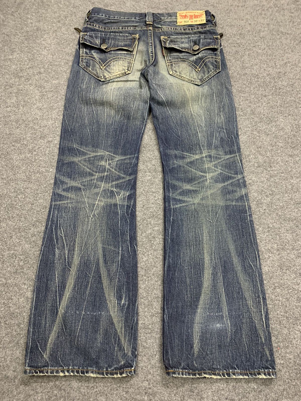FLARE LEVI'S 507 SUN FADED & RARE DESIGN.