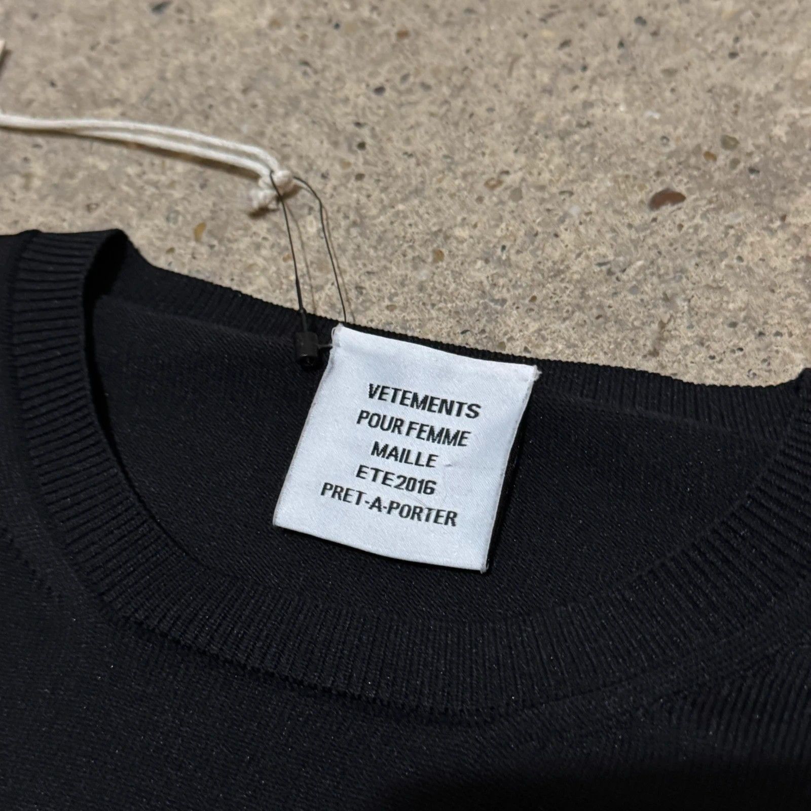 Vetements S/S 2016 Vetements cut out sleeves polyamide sweatshirt Size L / US 10 / IT 46 - 5 Thumbnail