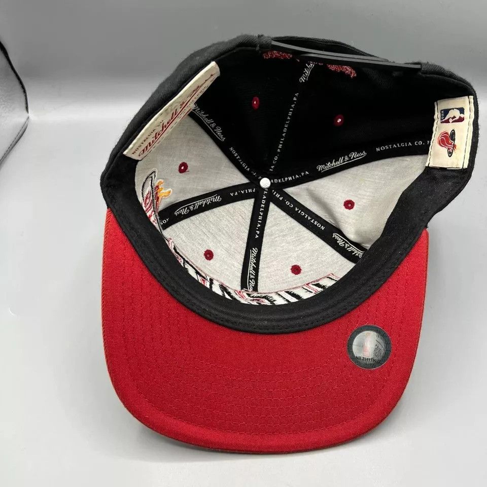 Mitchell & Ness Miami Heat Hat Men Mitchell & Ness NBA Snap Back Cap Size ONE SIZE - 6 Thumbnail